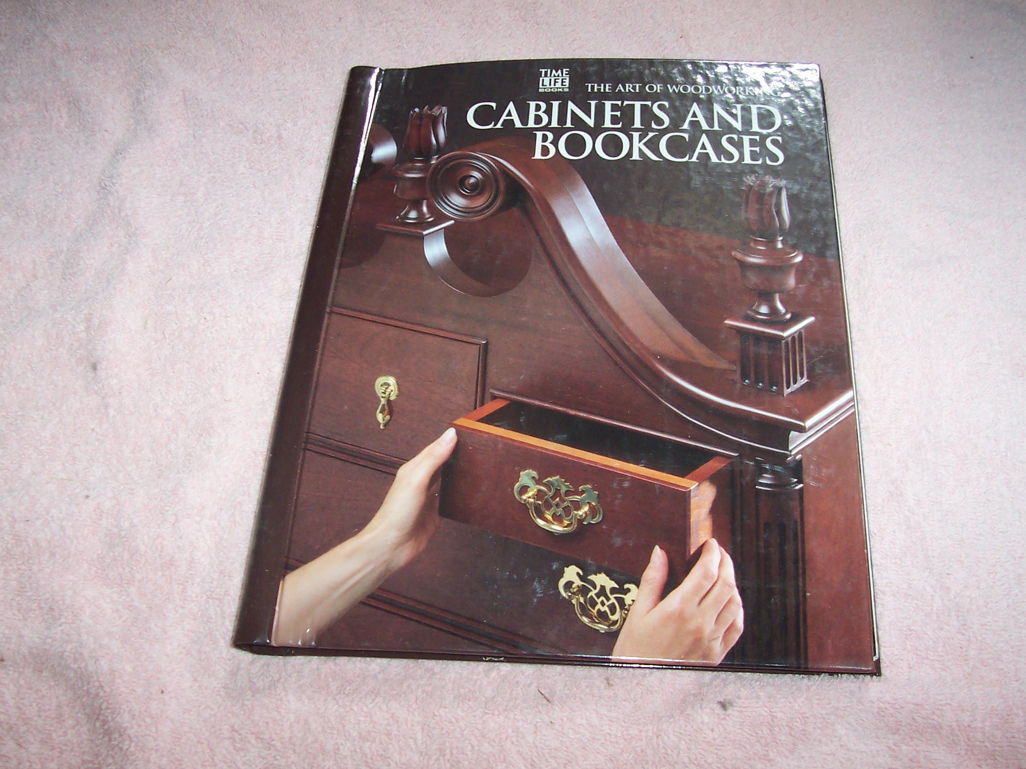 Buy Cabinets and Bookcases (Art of Woodworking S.) — BookShops.in