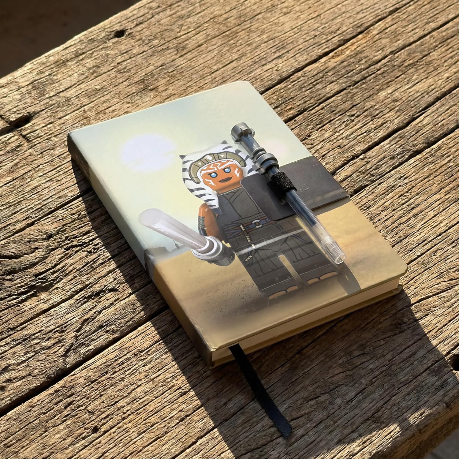 IQ LEGO Star Wars The Mandalorian Ahsoka Tano Dotted Notebook & Lightsaber Gel Pen (53717)