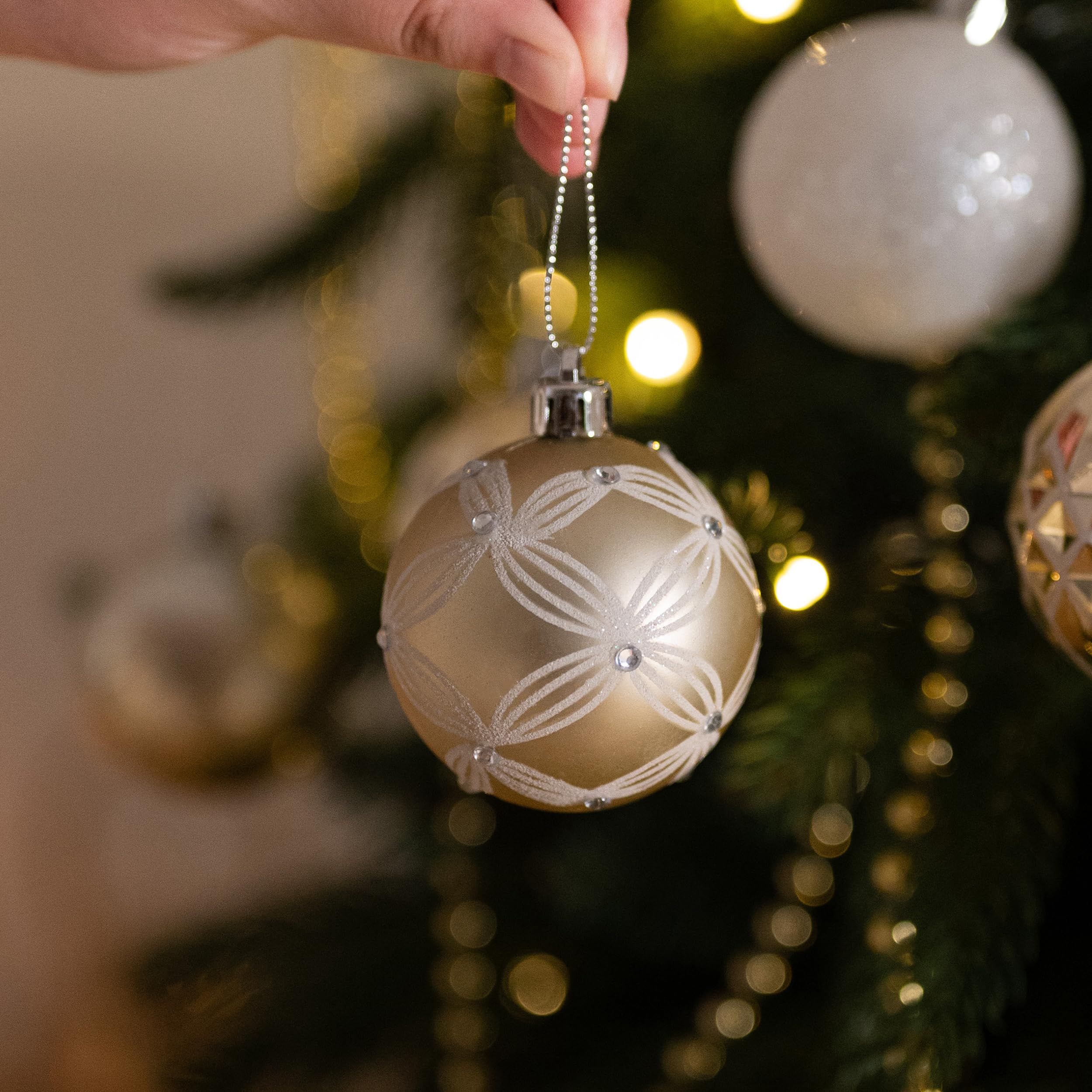 Valery Madelyn Boules de Noël incassables pour décoration de sapin de Noël - Or et blanc - 24 carats - 60 mm