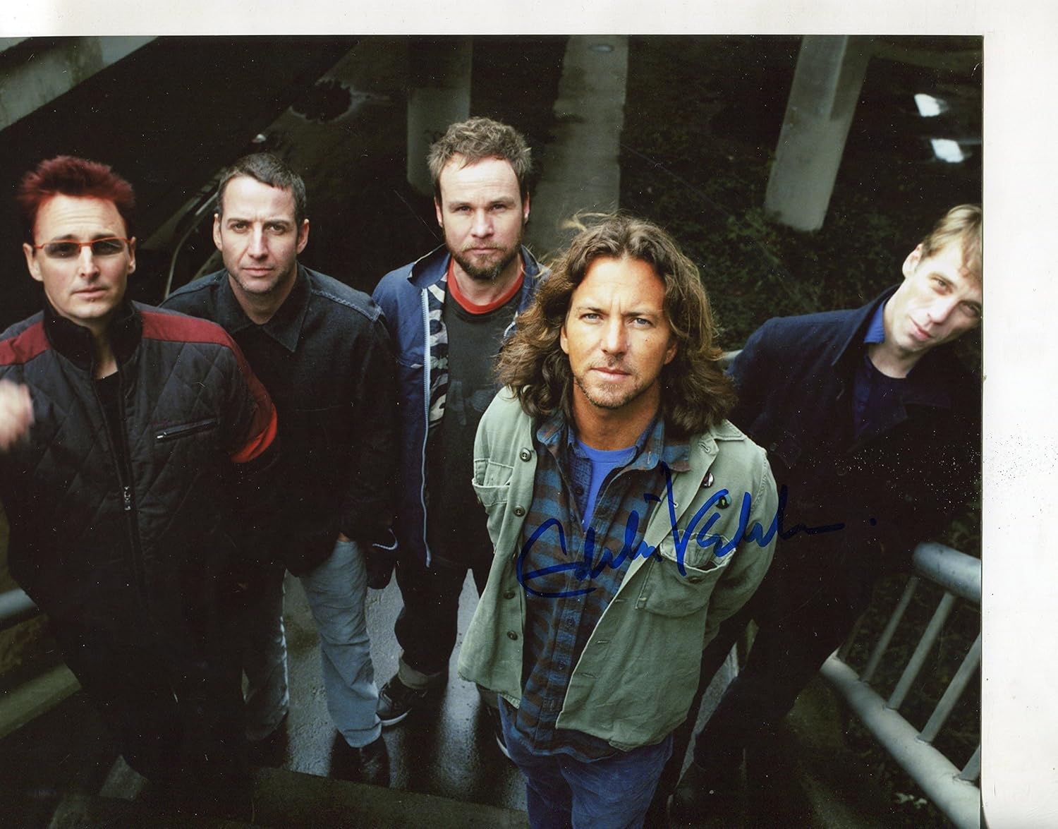 * EDDIE VEDDER / Pearl Jam * signed 8x10 photo with the band / UACC Rd