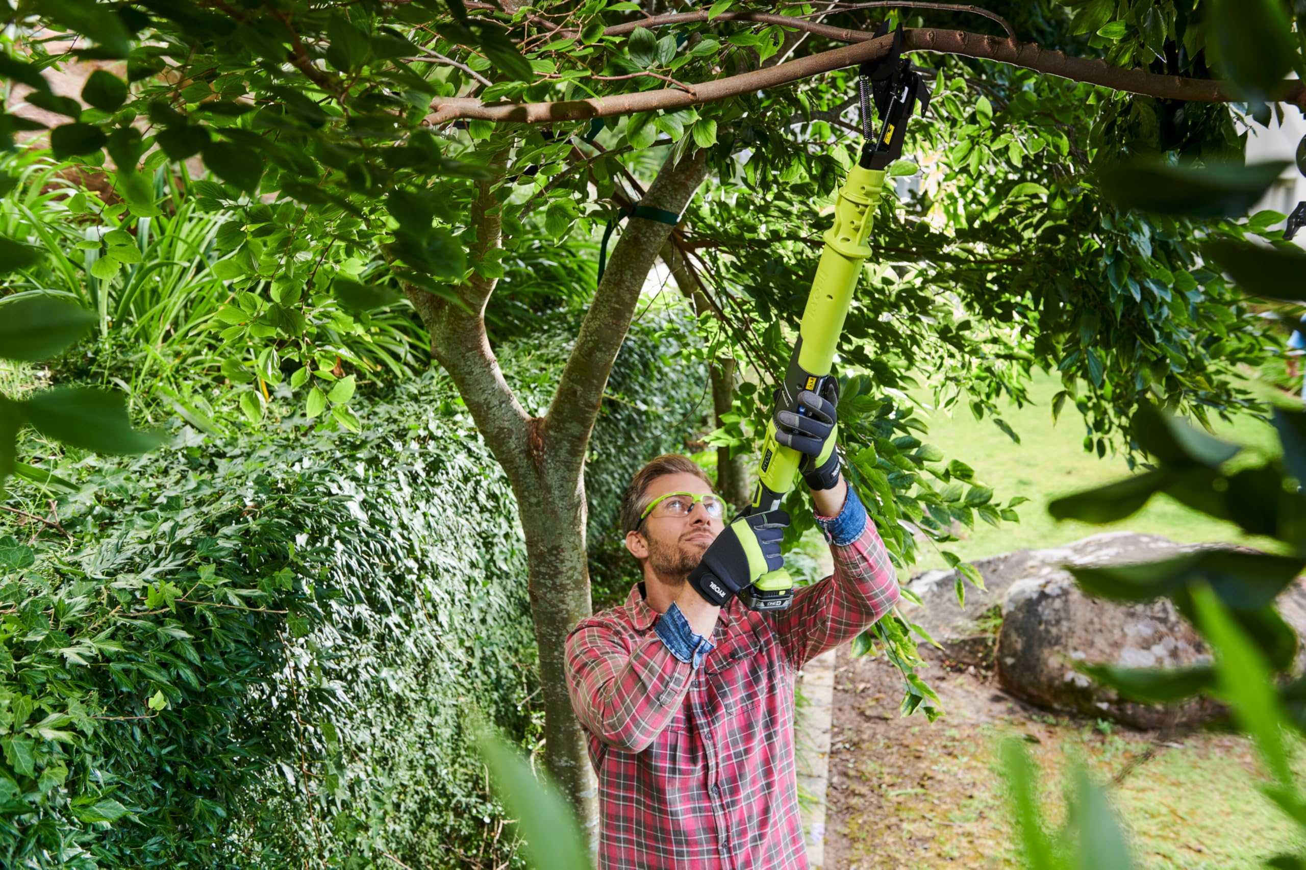 RYOBI - Coupe-Branches Sans Fil 18V ONE+ OLP1832BX – Longueur 85cm, coupe Ø32mm, Réglage de Chaîne Sans Outil, Autonomie Optimale, Idéal Petit ébranchage/élagage – Batterie Non Incluse