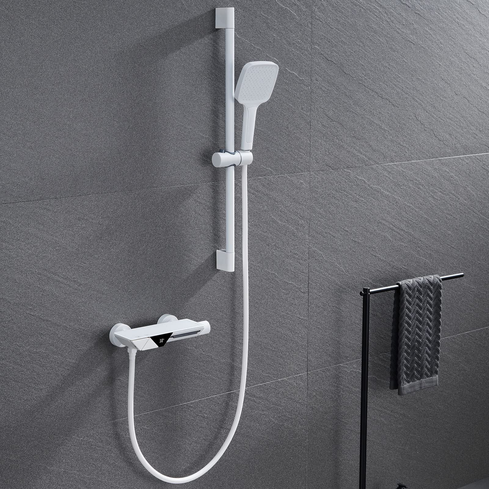 Robinet de baignoire cascade pour douche familiale avec colonne à hauteur réglable