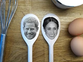 Harry and Megan's Faces Engraved on a Wooden Spoon (30cm), Duke & Duchess of Sussex. Birthday Christmas Gift. Royal Family, British Monarchy