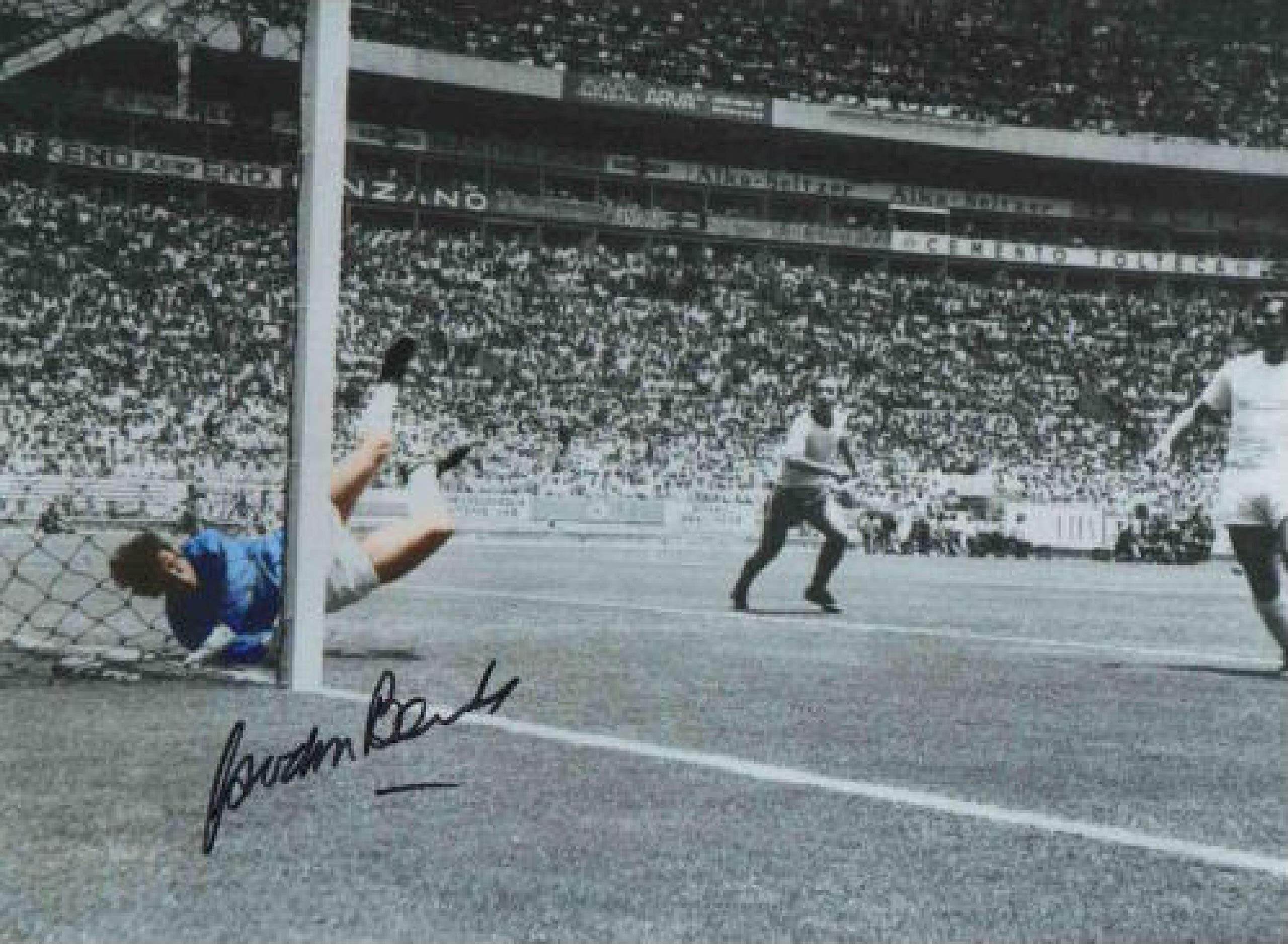 Allstarsignings Gordon Banks England signed 16x12 inch photo with COA and proof.