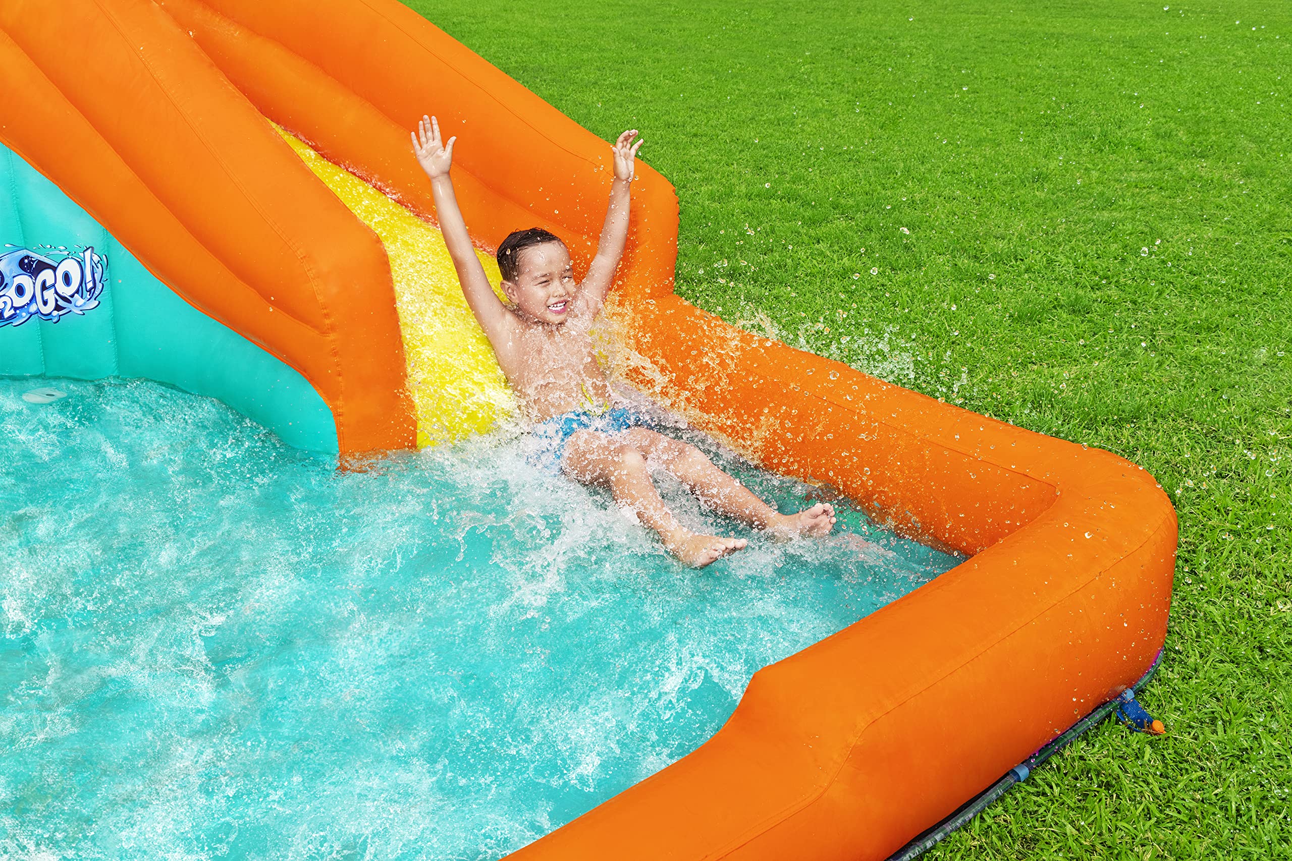 14' x 12'1" x 8'8"/4.26m x 3.69m x 2.64m Canopy Cove MEGA Water Park