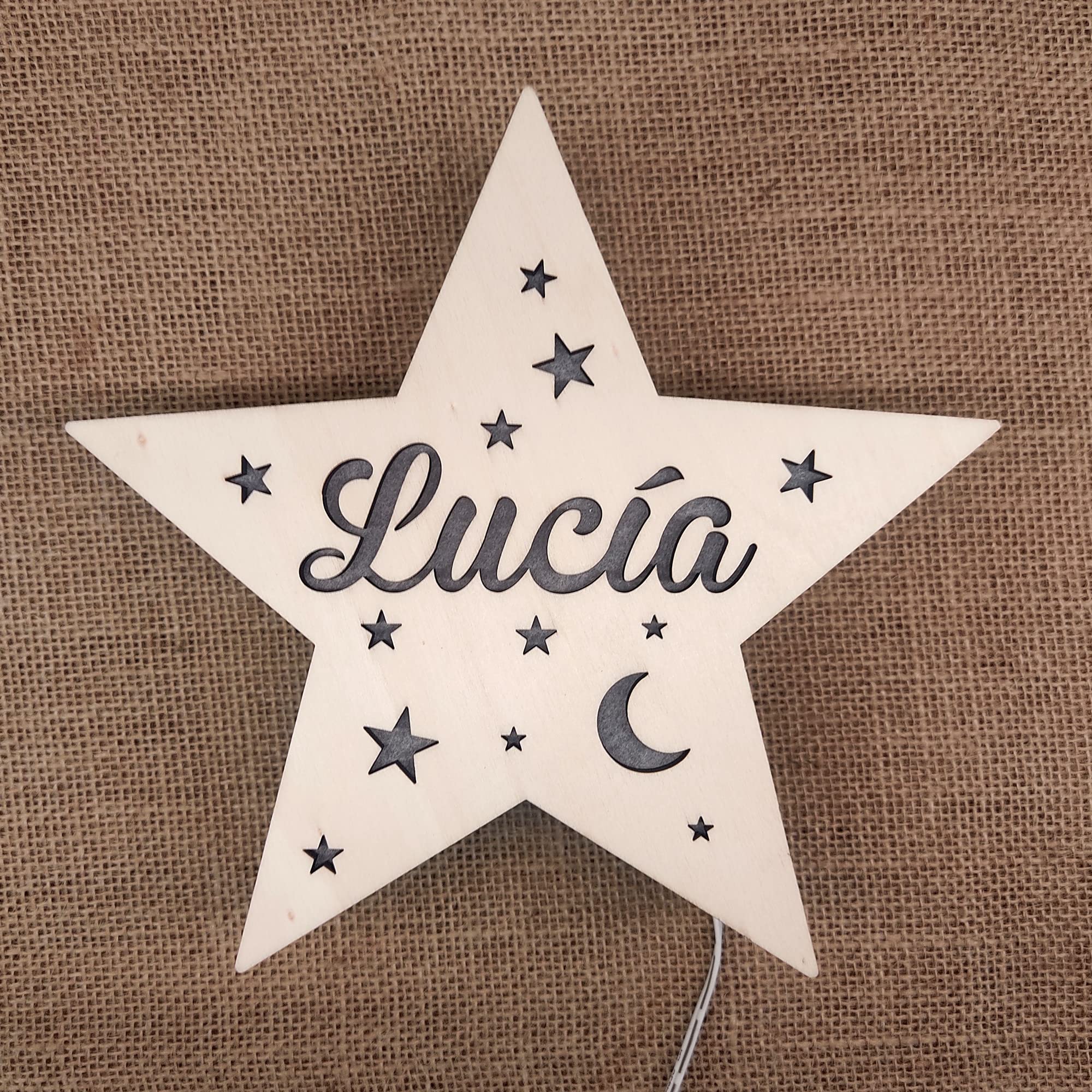 Arluma - Lámpara Personalizada Infantil Estrella Madera - Iluminación Nocturna Niños Niñas Bebés - Personalización Nombre Bebe Niño Niña - Mesita de Noche - Luz Quitamiedos - LED Bajo Consumo
