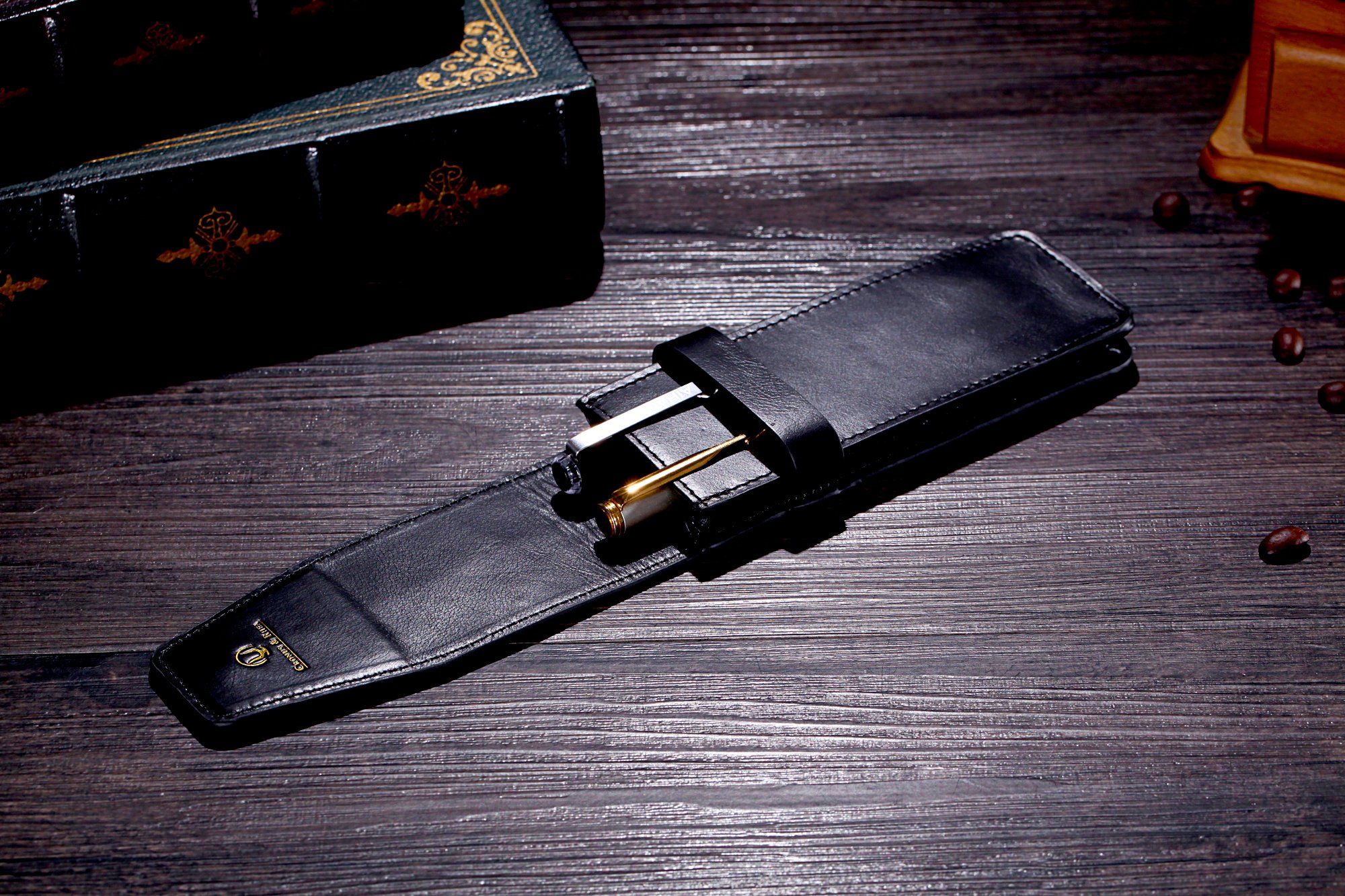 Cronus & Rhea - Astuccio Realizzato in Vera Pelle (Basilisk) - Portapenne Cartella Penna Rullo - Con Scatola Regalo - Uomini Donne (Nero)