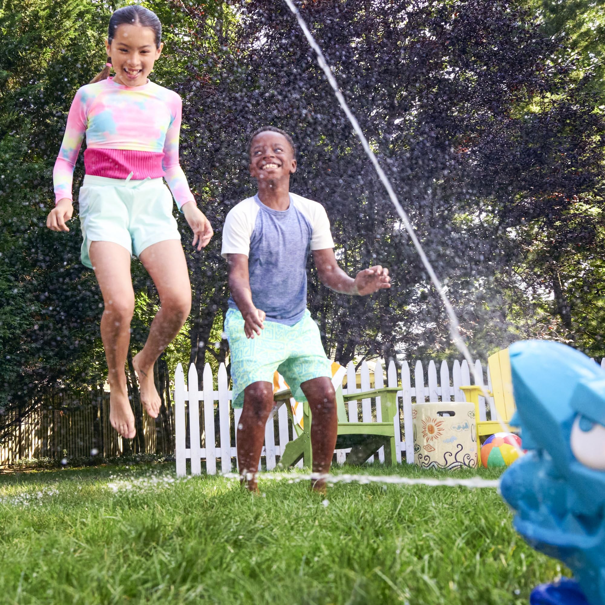 Zabawka wodna Nerf Super Soaker Hop & Chomp, polewanie strumieniami wody, kłapiąca szczęka, podłączanie do węża ogrodowego, zabawki dla dzieci do wodnej zabawy poza domem, wiek: od 3 lat