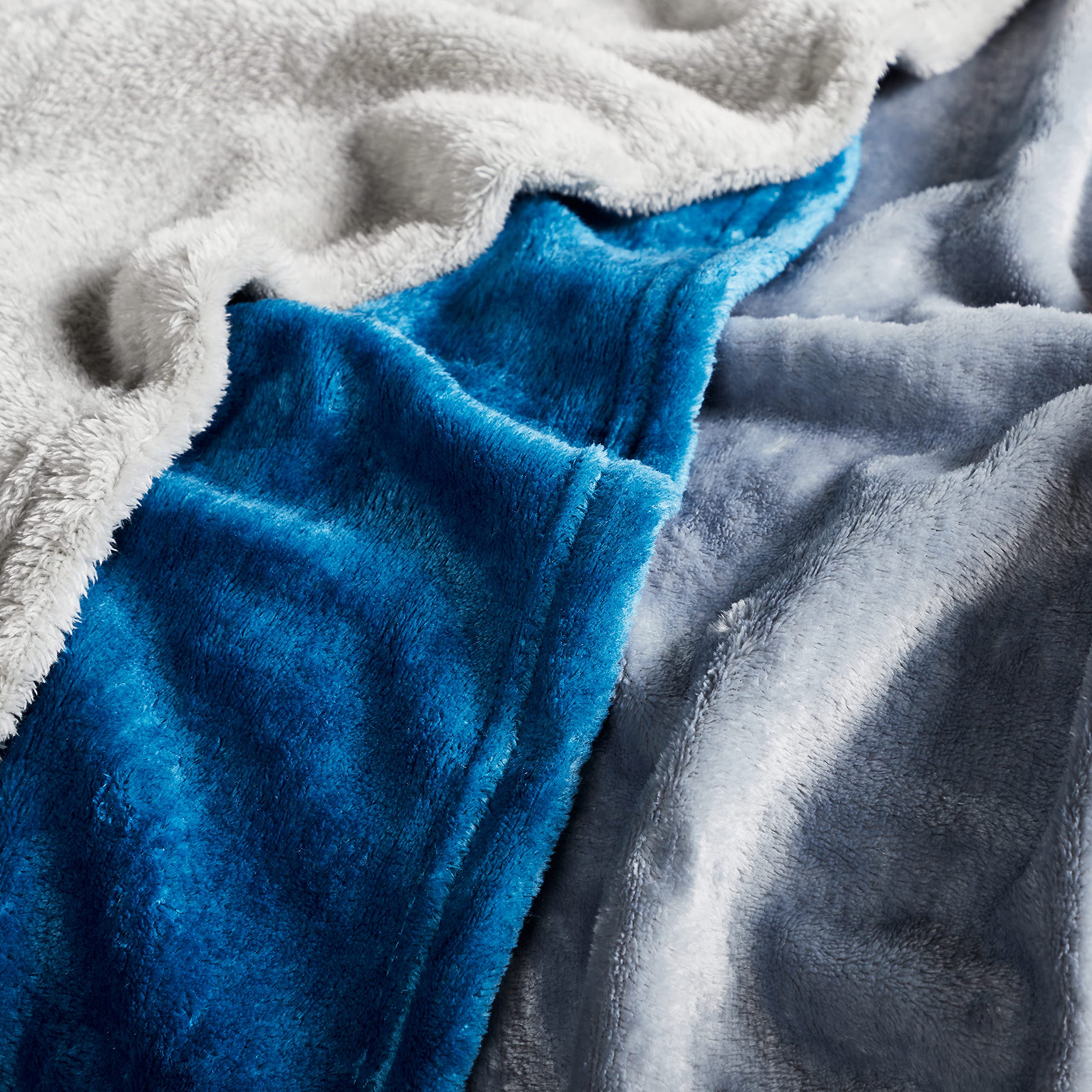 Penguin Home Set Di 2 Coperte In Flanella Morbida - Color Crema E Argento - 120x150 Cm - Per Divano, Viaggi E Regalo - 3