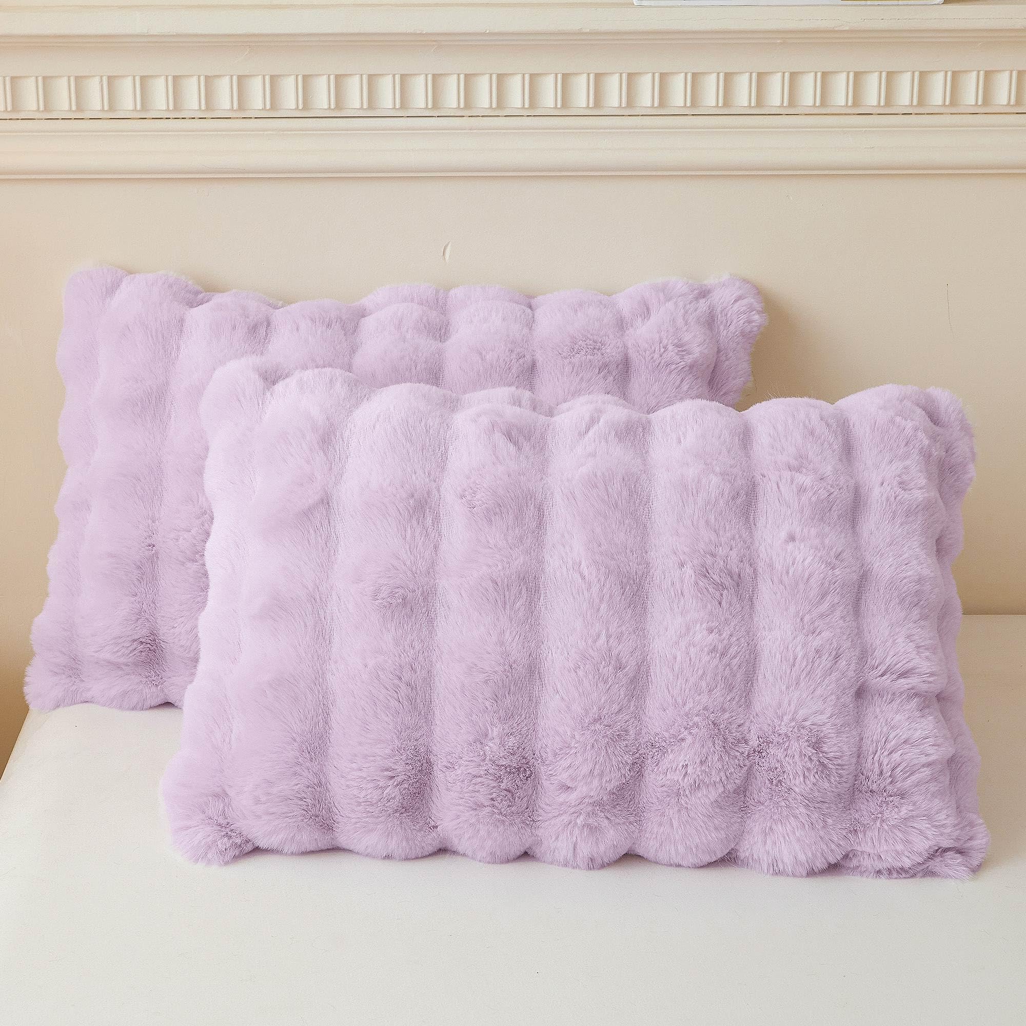 LIFEREVO 2 Pack Faux Rabbit Fur Pillow Cases, Luxury Soft Plush Shaggy Bubble Light Purple Pillowcases Standard Size with Zipper, Ivory Furry Long Pillow Shams Bedroom Living Room 50x75 cm, Lavender