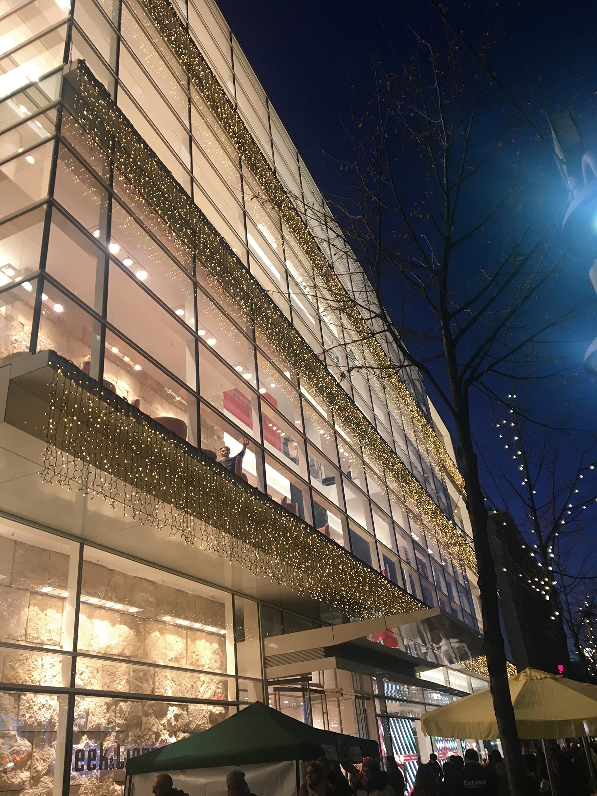Profi Serie - LED Lichtervorhang Lichterkette Außen, 1M X 1.5M, 120LEDs, Blitzeffekt, Warmweiß, Wasserdicht IP67, mit Netzkabel, Erweiterbar bis 90m, Dach, Fenster, Gebäude, Geschäfte