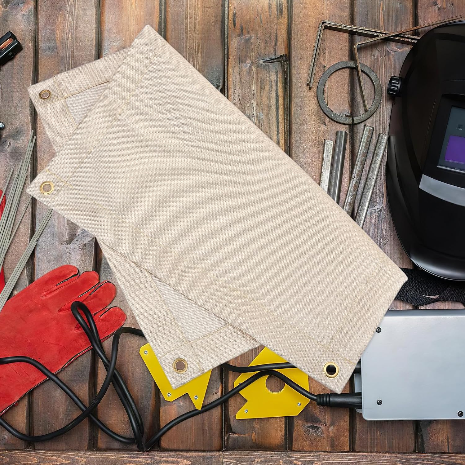 Heavy Duty to Prevent Fire Sparks and Ensure Fireproof Welding Blanket Made of Fiberglass Fabric with Heat Resistance and Fire Protection Features, for Industrial and Home Use