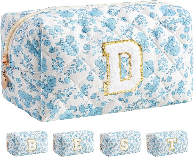 Necessaire de maquiagem HBselect com inicial, algodão matelassê, estampa floral azul e zíper