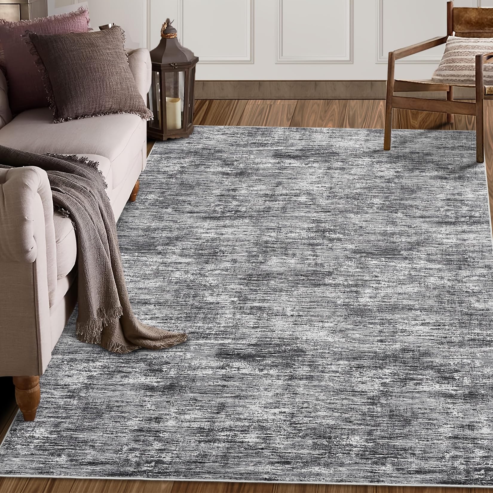 Tapis abstrait gris antidérapant fini les glissades et les taches dans le salon