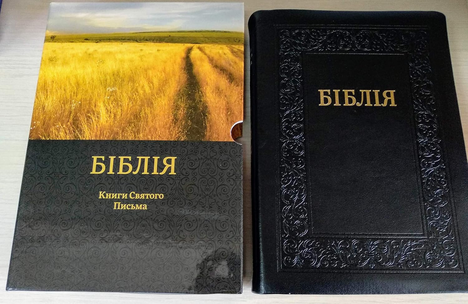 Bible Ukrainian / Black leather soft cover / Cardboard Box / 077ti Large Size 7" X 10'' / 18X25 cm / with References / Golden Edges with Thumb Index / Color maps/ Біблія      Leather Bound – January 1, 2018