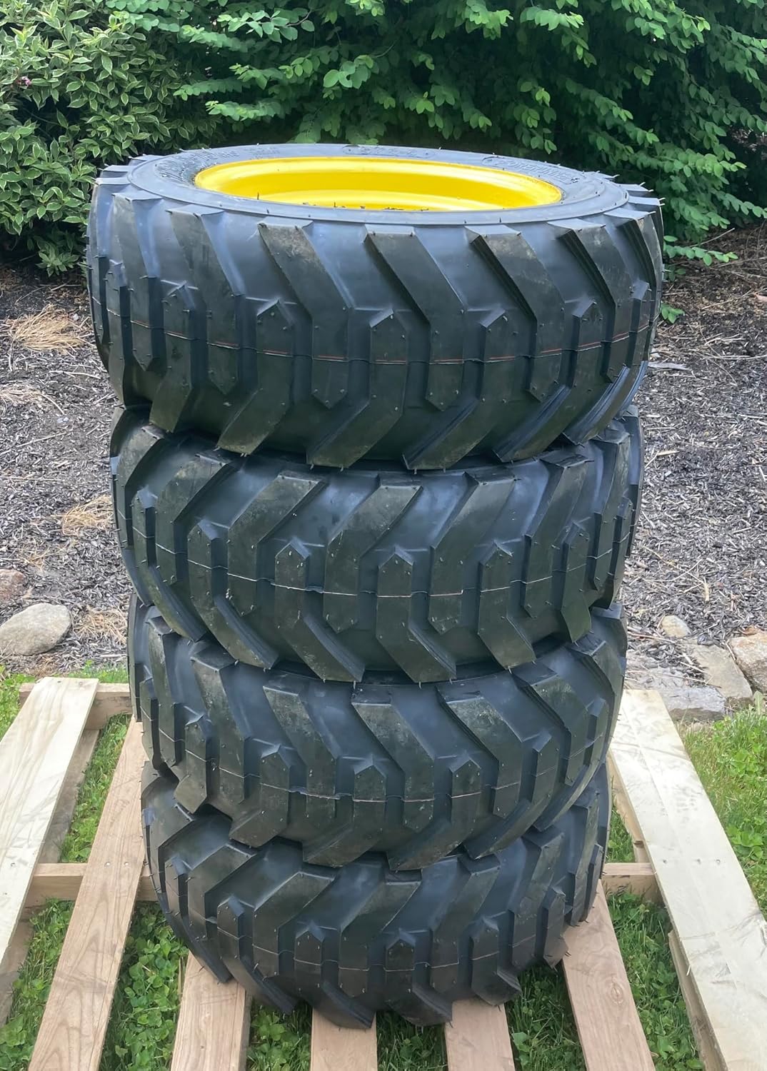 (1) 27X10.50-15 Forerunner SKS-5 Skid Steer Tire on Wheel/Rim (6 lug) for Case, NewHolland, John Deere & more -27-10.50-15 (Right Side Mount)