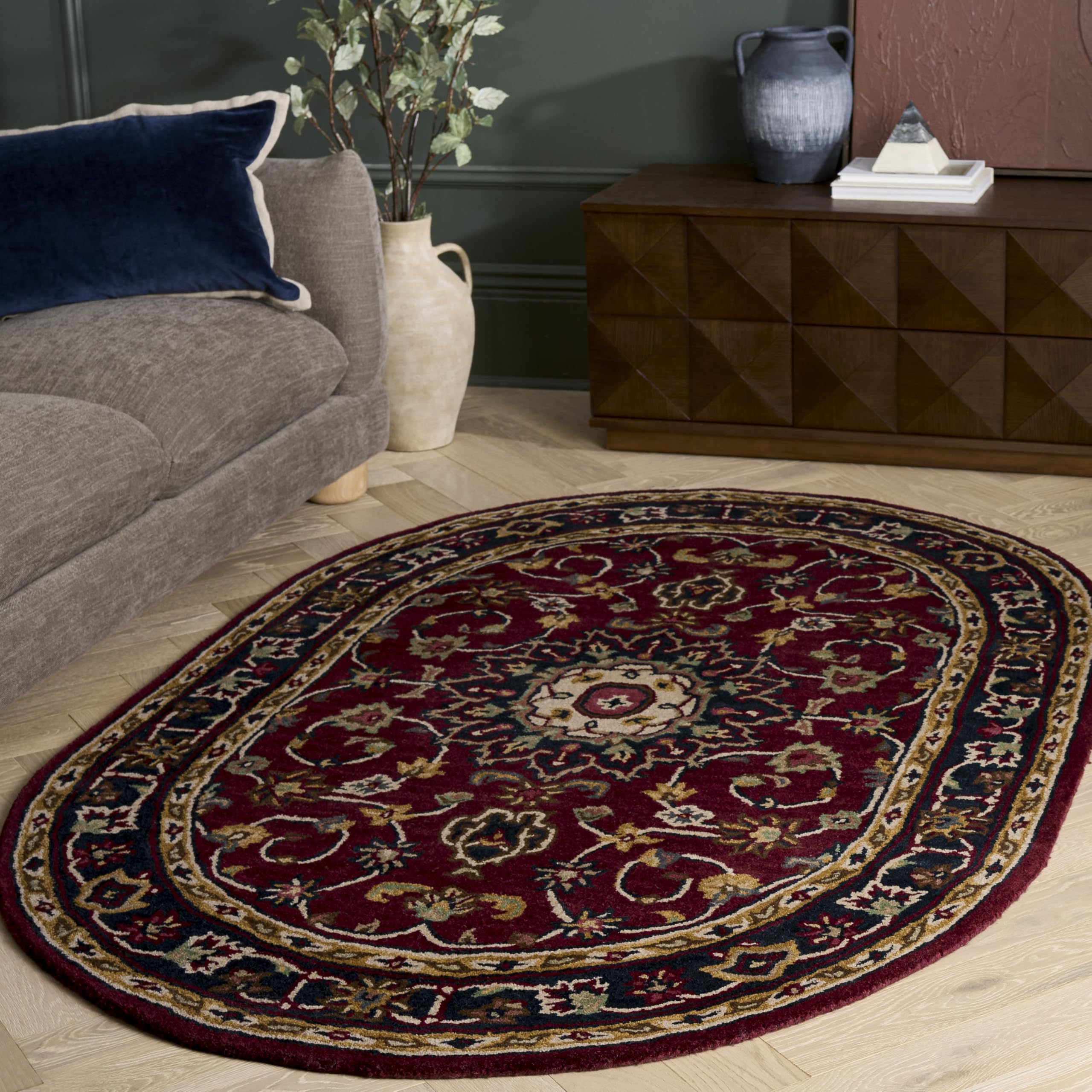 Amazon.com: SAFAVIEH Classic Collection Area Rug - 4'6
