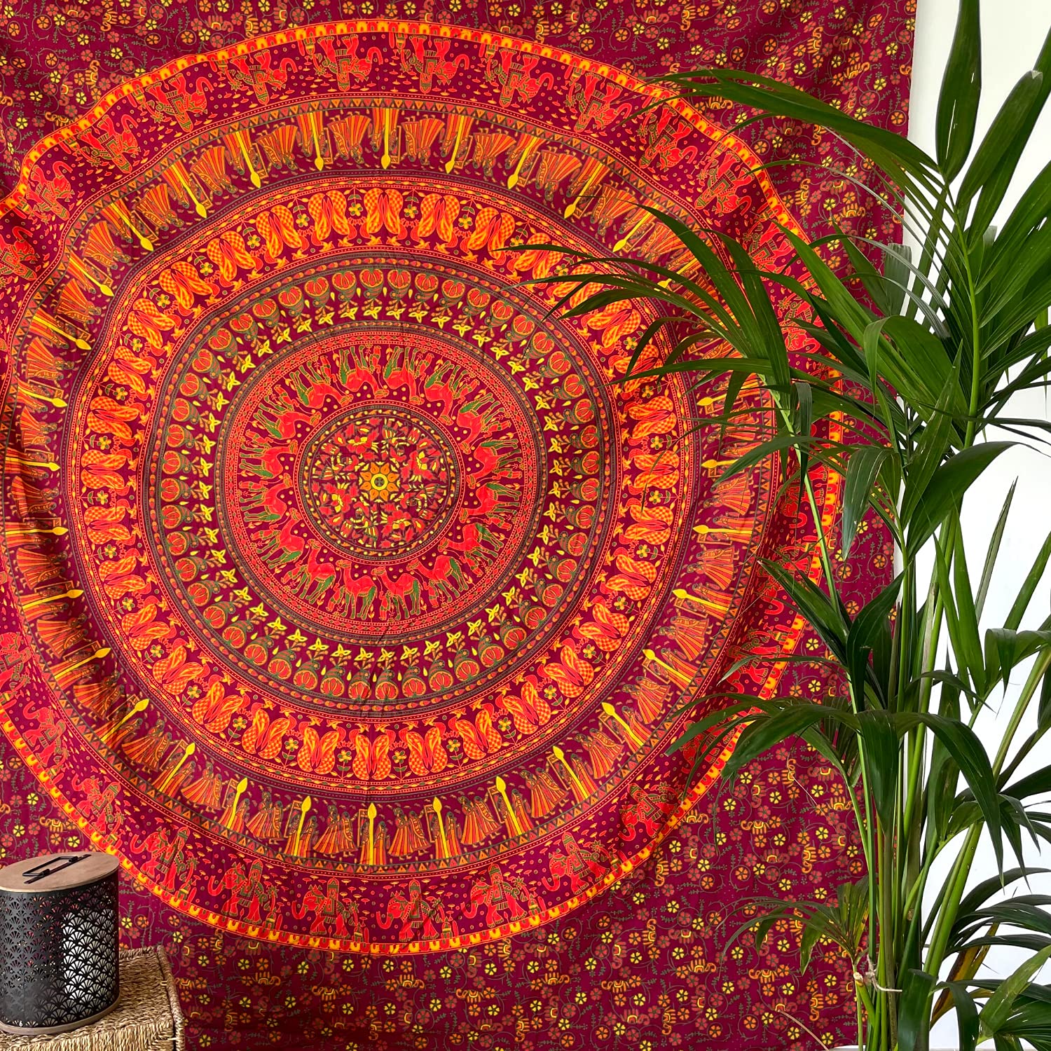 MOMOMUS Mandala Arazzo da Parete per Camera da Letto, Soggiorno, Altre Stanze -100% Cotone, Colori Vivaci, Stile Indiano- Telo/Poster/Arazzo Mandala da Parete -Arancione, 210x230 cm
