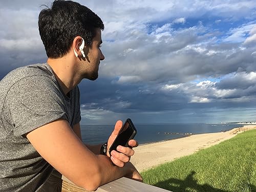 Miniatura 4 de Kit de accesorios para AirPods de Apple con ganchos EARBUDi para las orejas, funda para llavero, cordón para el cuello y paño de limpieza