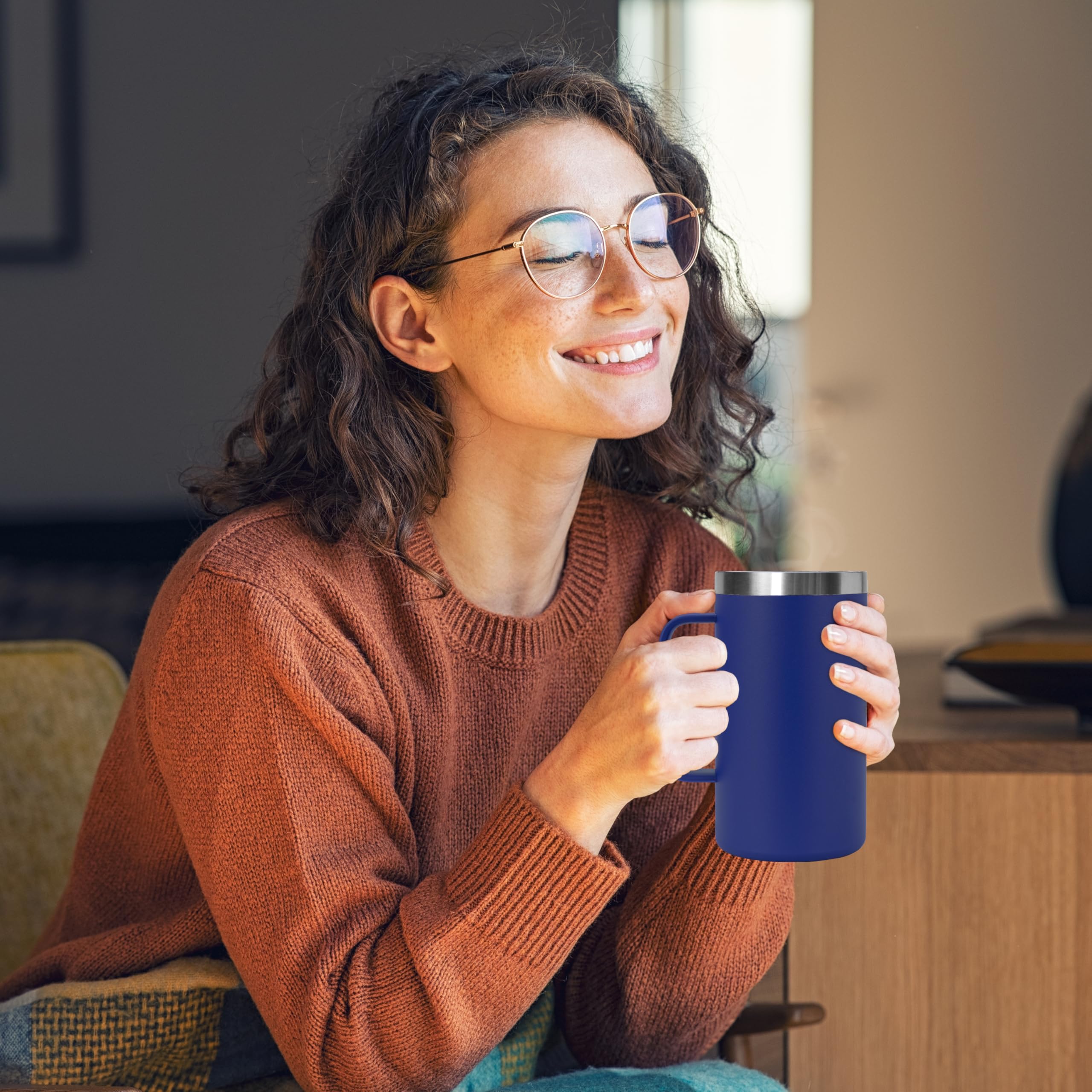 DOMICARE Taza de café de acero inoxidable de 24 onzas con asa y tapa, taza de viaje con asa, vaso de café al vacío de doble pared, taza aislada reutilizable, azul marino, paquete de 8