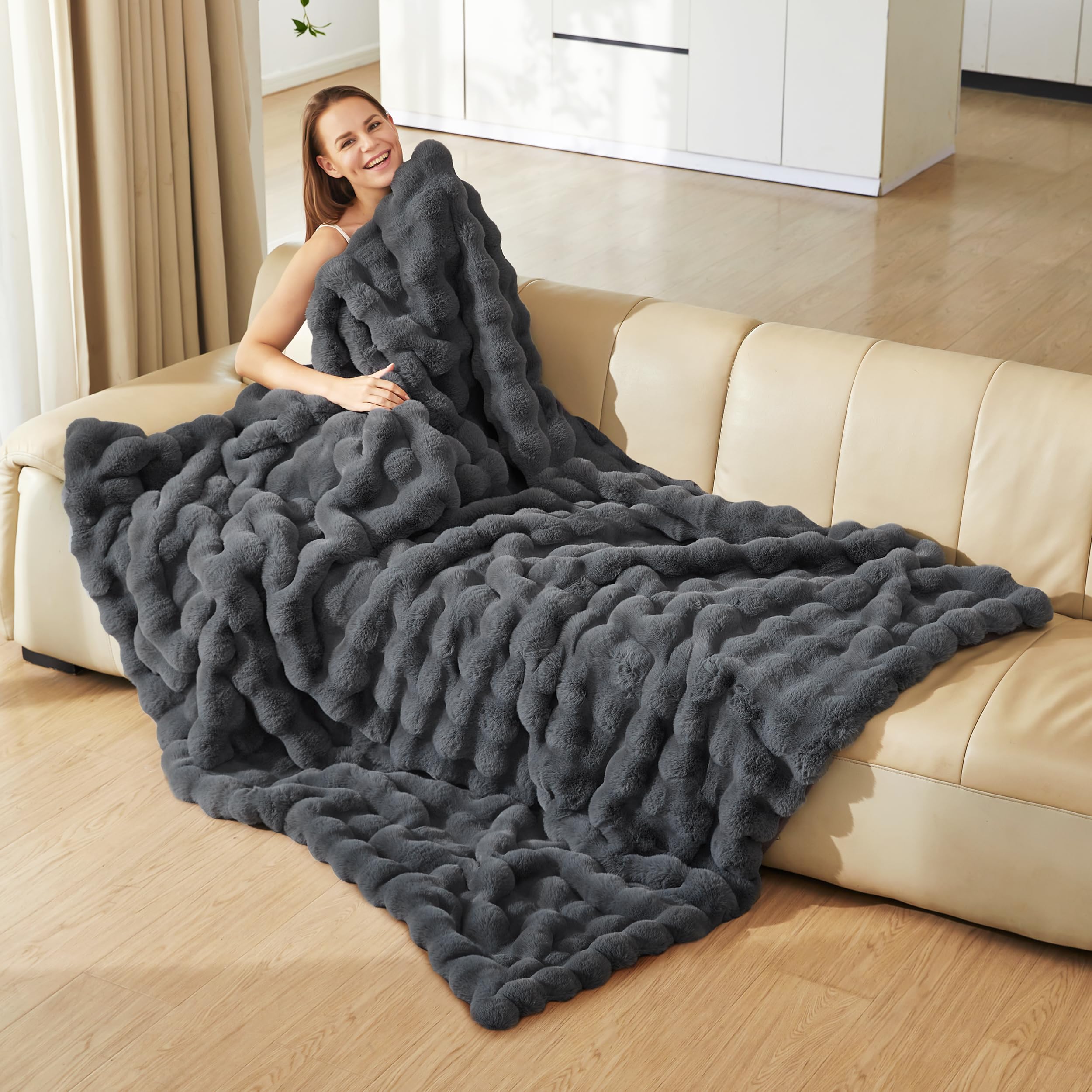 YBIKE Faux Rabbit Fur Throw Blanket, Fuzzy Soft Plush Bubble Blanket 150 x 130cm - Image 3