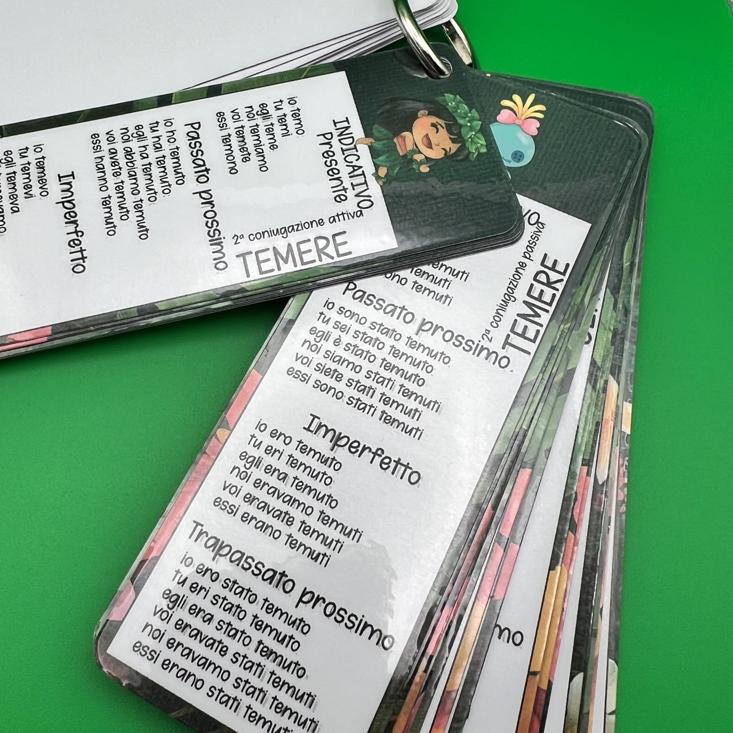Schedine Verbi Regolari Personalizzate con Nome – Schede Didattiche Plastificate con Anello per Bambini – Personaggi Principesse, Maghi, Dinosauri, Fumetti – Scuola Primaria