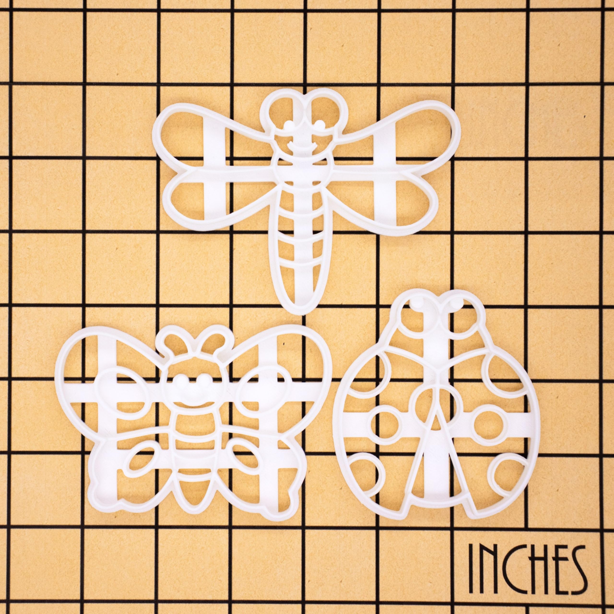 ensemble de 3 emporte-pièces insectes (motifs: coccinelle, libellule et papillon), 3 pièces