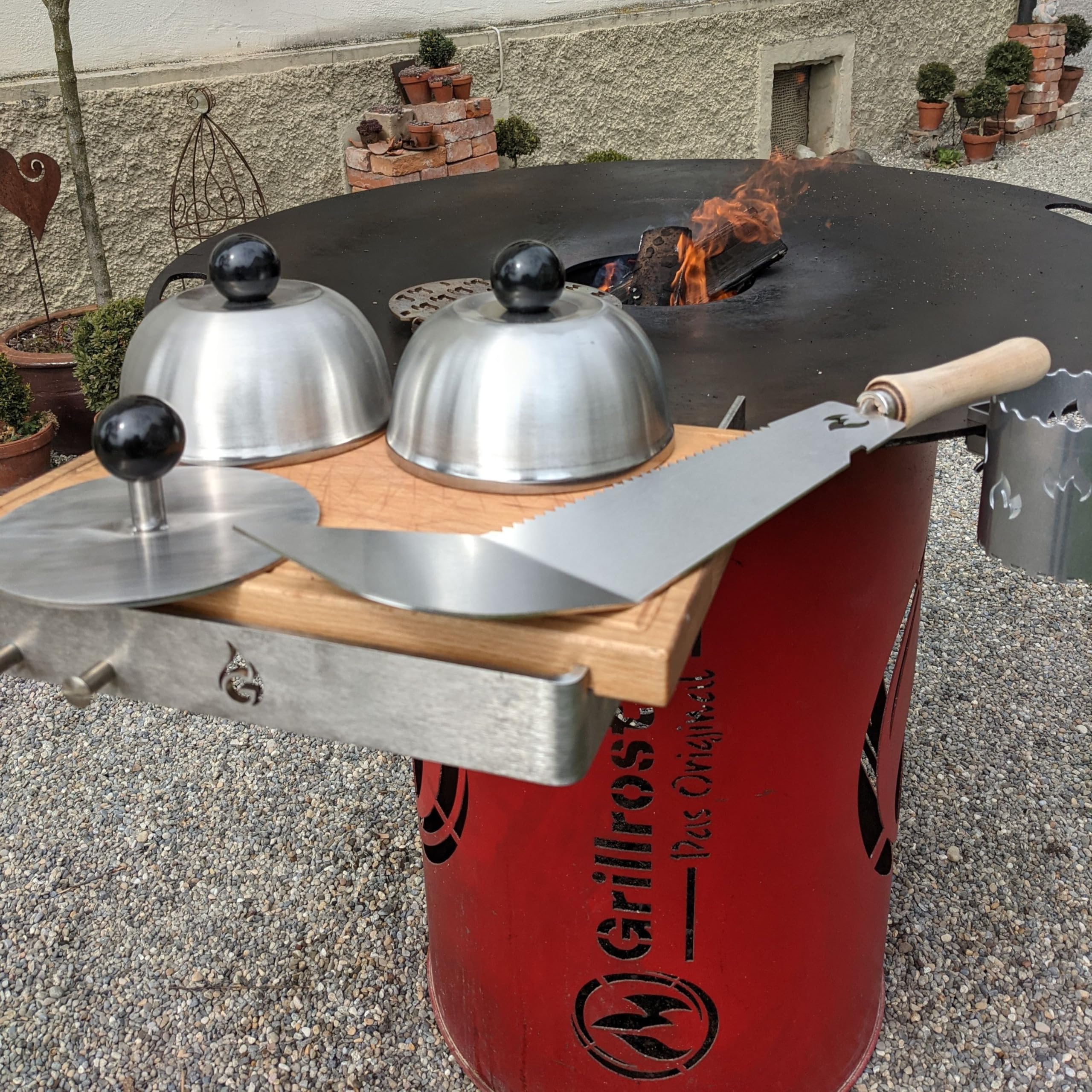 Grillrost.com Das Original Burger Set für perfekte Burger von Feuerplatte und Plancha - 1 Smasher | 1 Grillmachete | 2 Burgerglocken