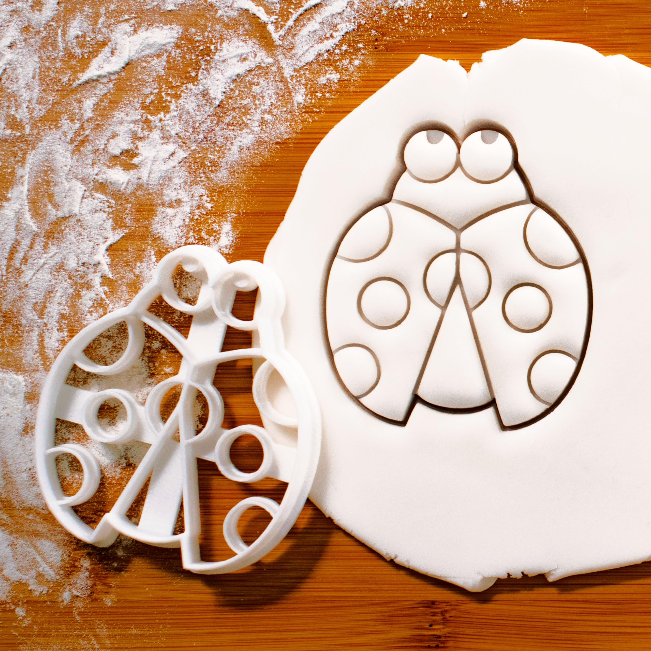 Amazon | BAKERLOGY てんとう虫 クッキー型｜焼き菓子やクラフトに