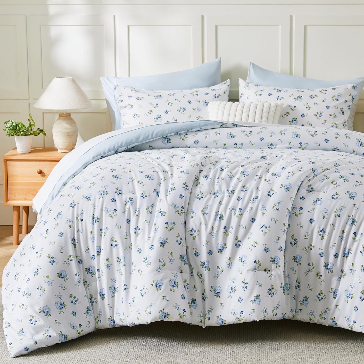 Full Size Blue Floral Comforter Set for Girls 3 Pieces Shabby Chic Floral Bedding Set Vintage Garden Style Flowers Full Comforter Bed in A Bag Lightweight Bedding Set for Kids Teen Girls Women