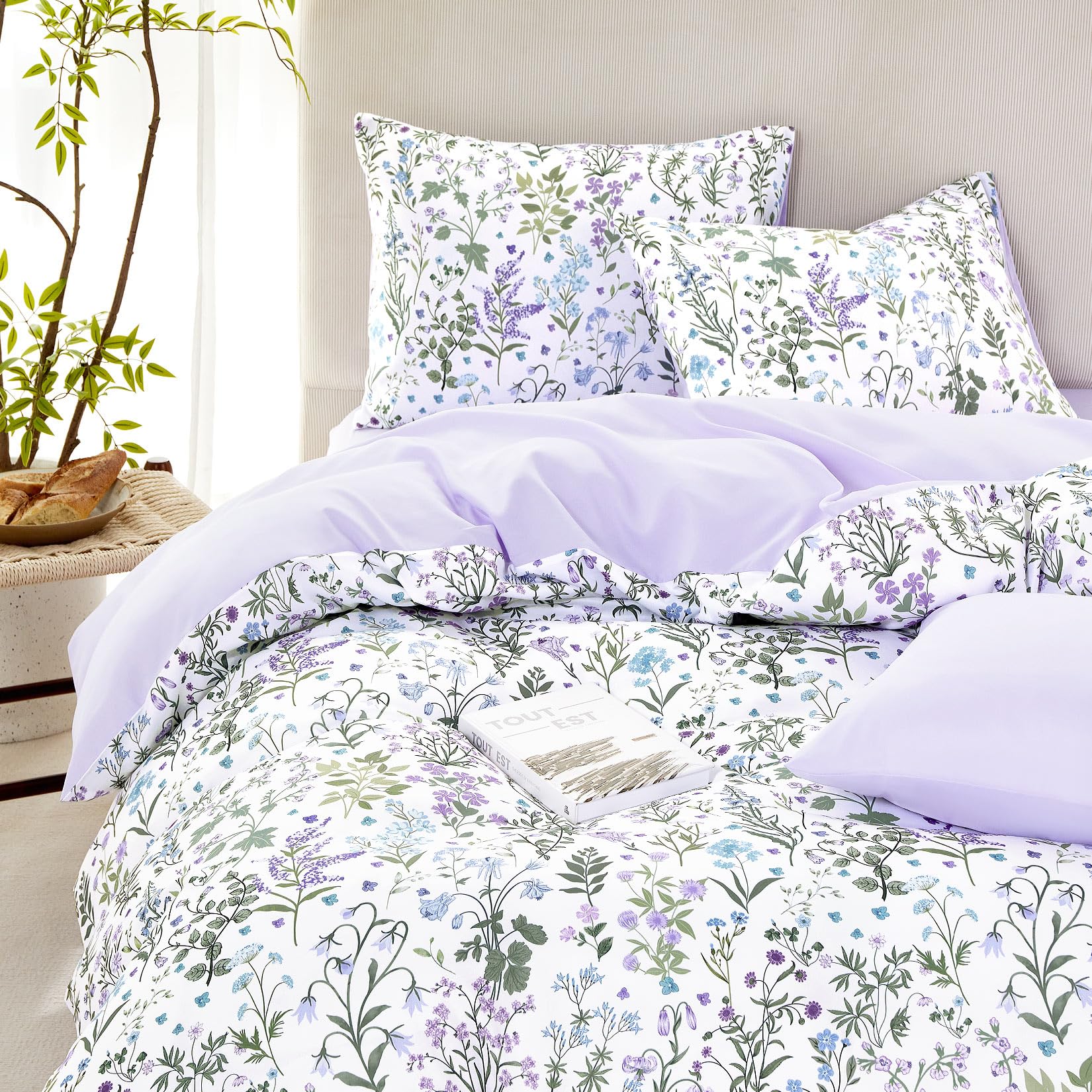 Wake In Cloud - Floral Comforter Set, Shabby Chic Cottage Garden Botanical Flower Style with Elegant Wildflower Pattern, Soft Lightweight Bedding, 3 Pieces, Purple White, Full Size