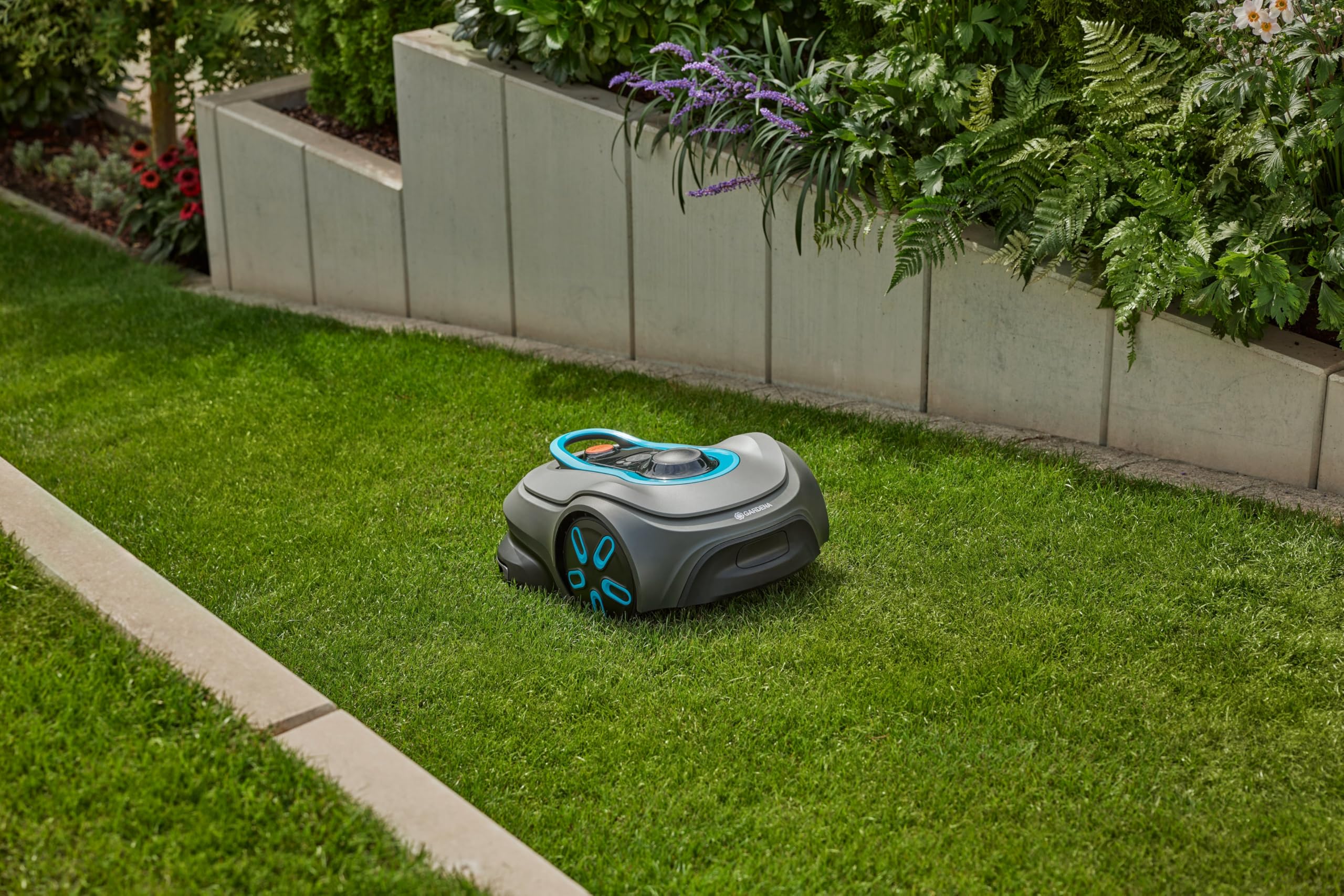 Gardena Smart SILENO Free Set 1100 m² Robot cortacésped, inalámbrico, para césped de hasta 1.100 m², Lona Intelligence, sin Cable delimitador, Funcionamiento silencioso (19926-47)
