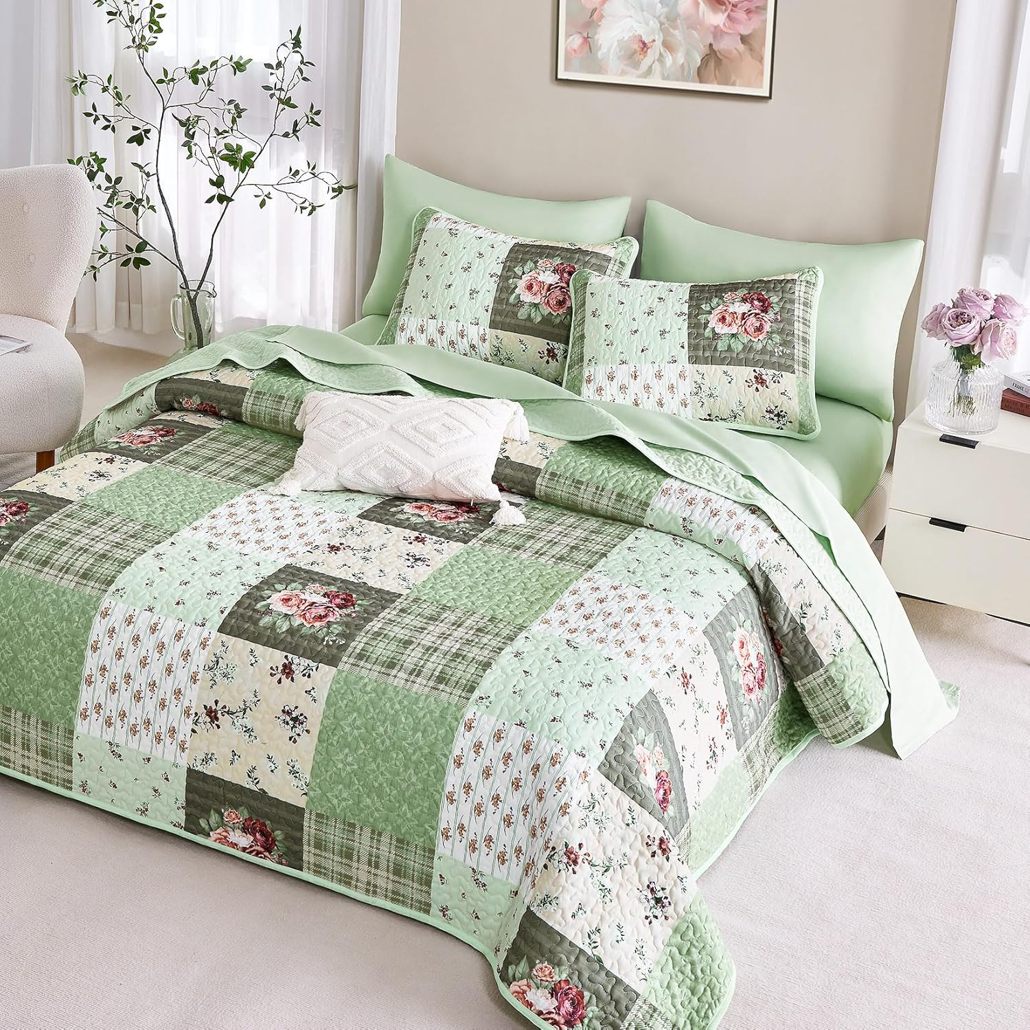 Wake In Cloud - Floral Quilt Set, Patchwork Design with Flower Plaid Pattern for Country Farmhouse Cottagecore, Reversible Lightweight Bedspread Coverlet, 3 Pieces, Green, Queen/Full Size