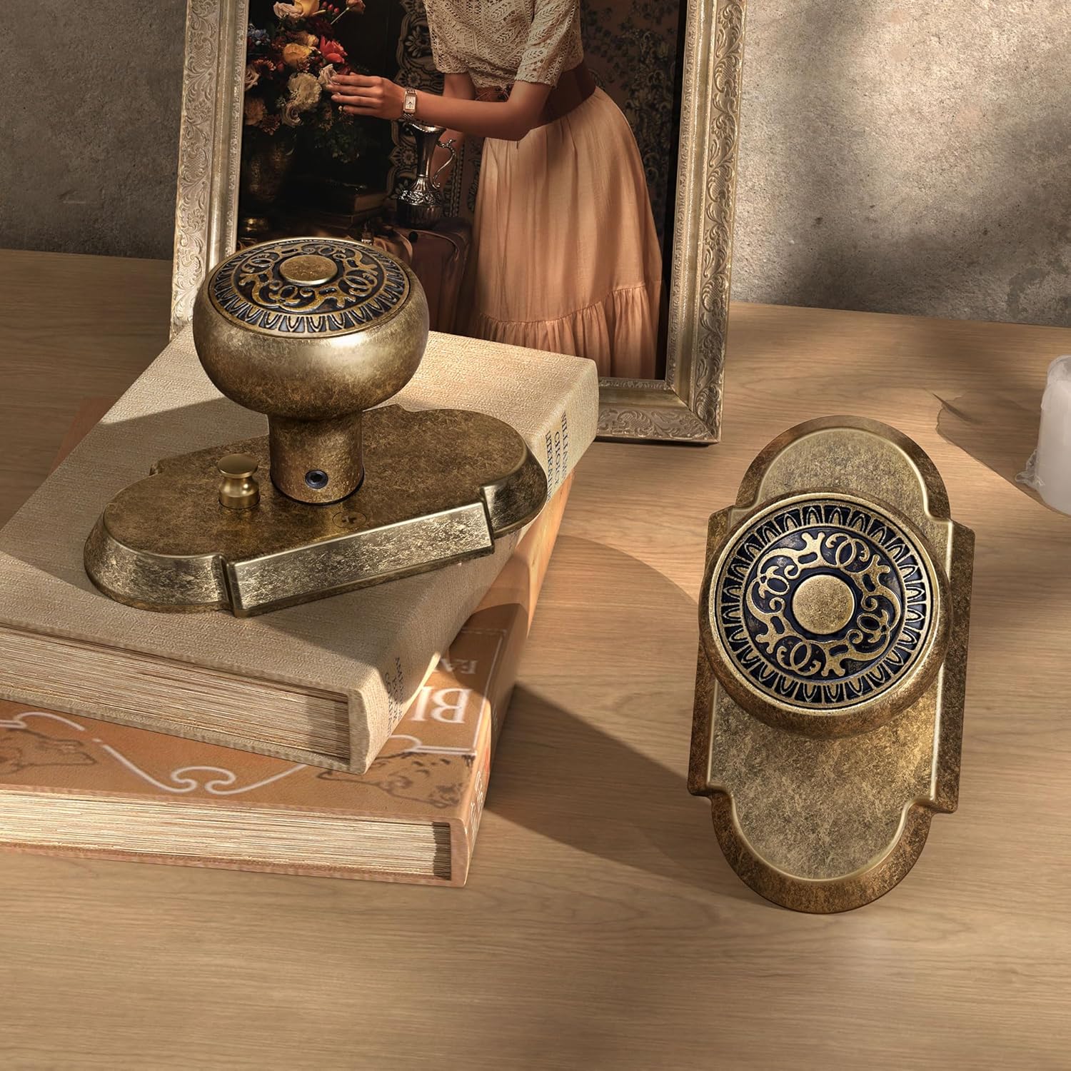 Antique Brass Door Knobs Privacy Door Knobs Interior with Push-Button, Vintage Door Knob with Lock for Bedroom and Bathroom, Zinc Alloy, 1 Pack