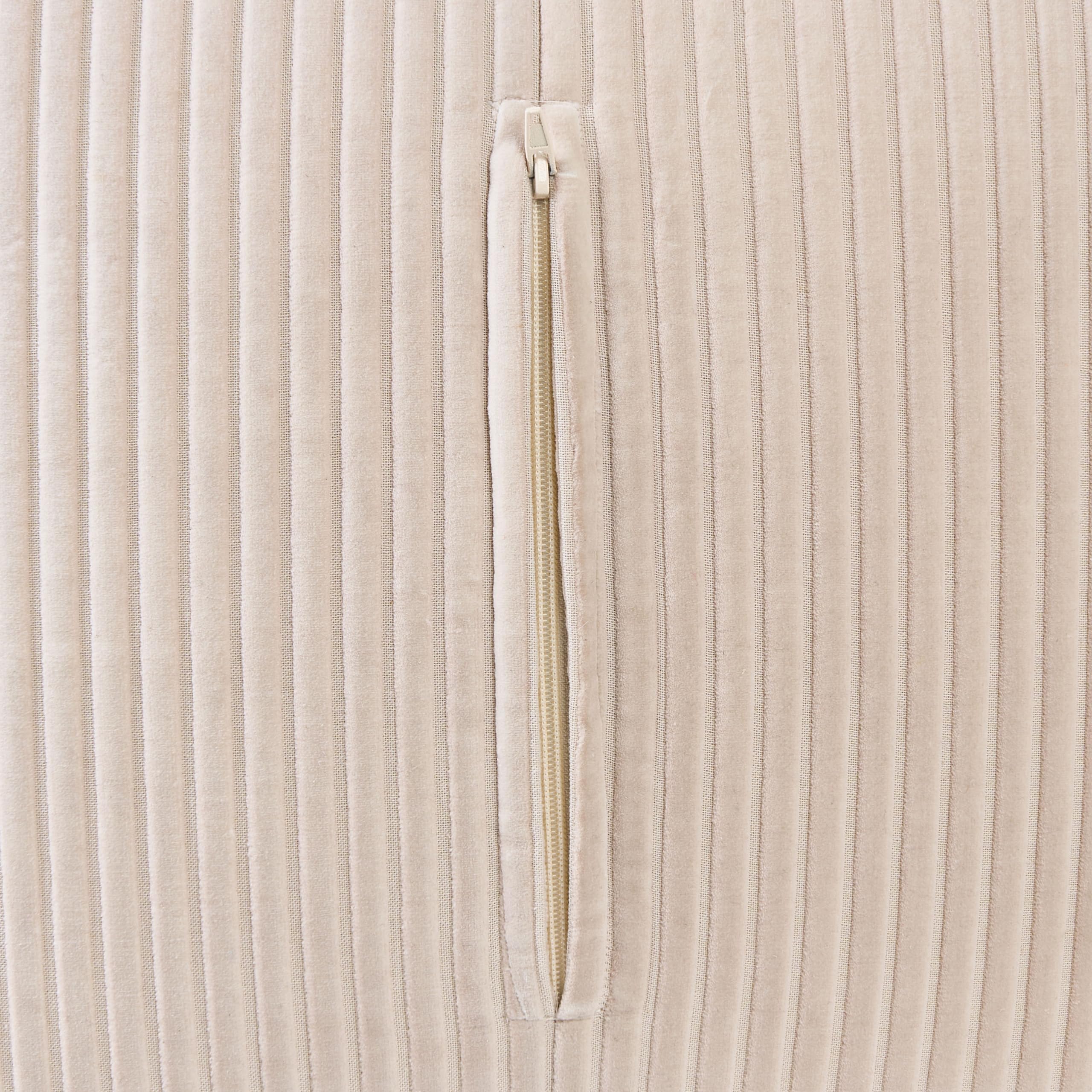 Genérico Puf Otomana Rectangular de Pana Tapizada en Beige Accesorio Decorativo Mukki
