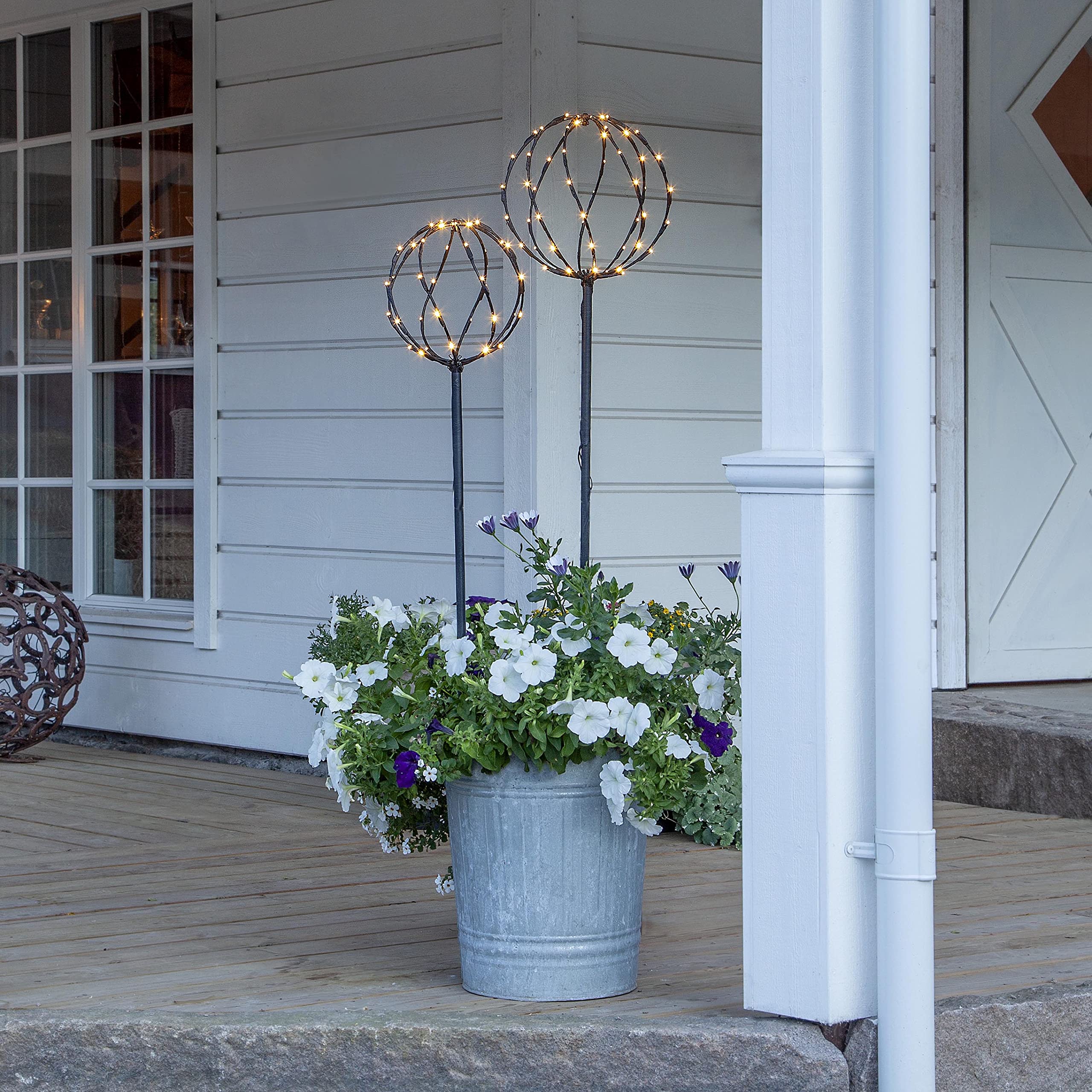 Star Trading Sphere Kugelleuchten Set Garten, 2er LED Außenleuchten mit Erdspieß, IP44, Warmweiß, 130 cm & 110 cm, 5 m Kabel, Metallgeflecht
