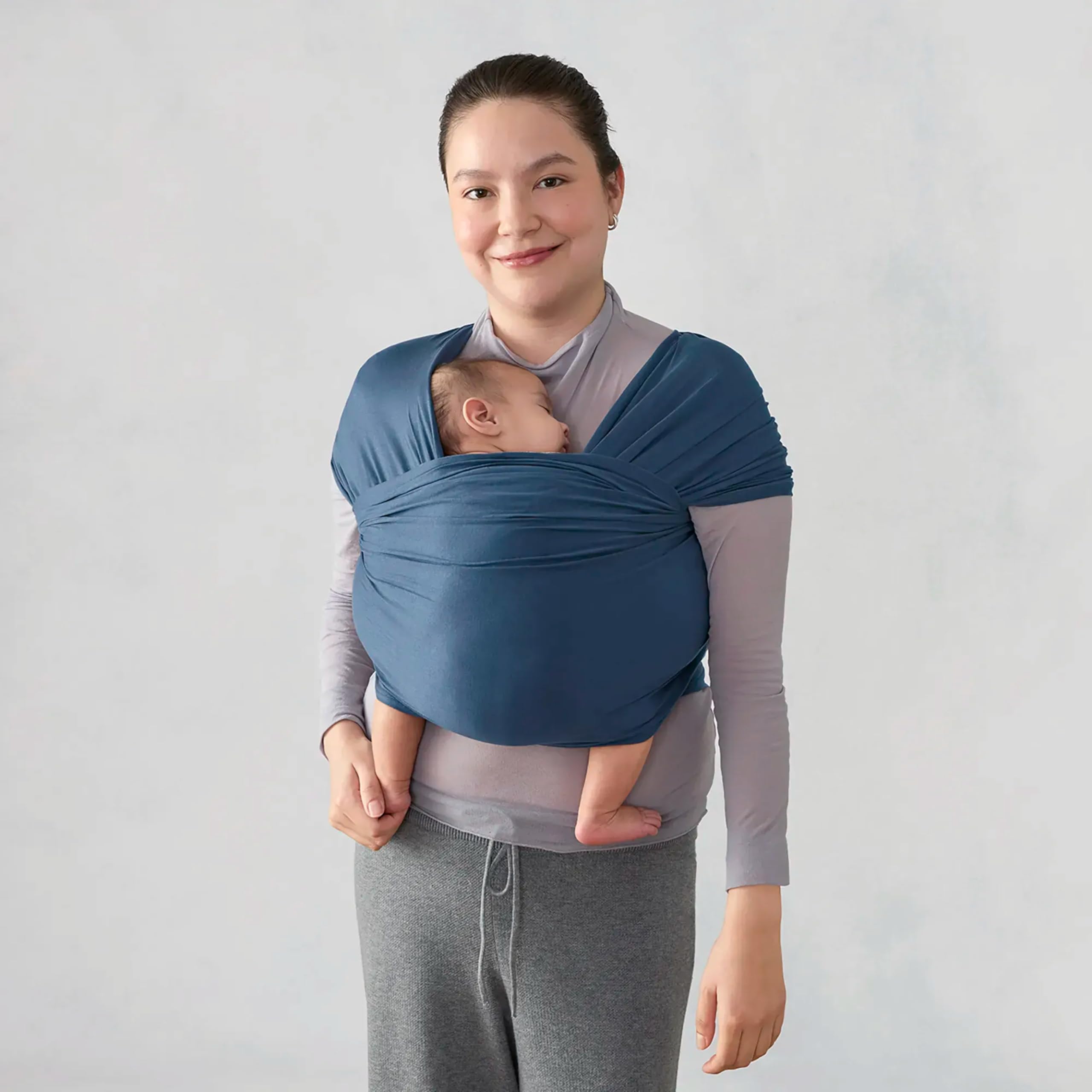 Ergobaby Chusta dla noworodków od urodzenia do 11 kg, dzianinowa chusta Aura z tkanin pochodzących z recyklingu, elastyczna i oddychająca, uniseks, granatowa (Twilight Navy)