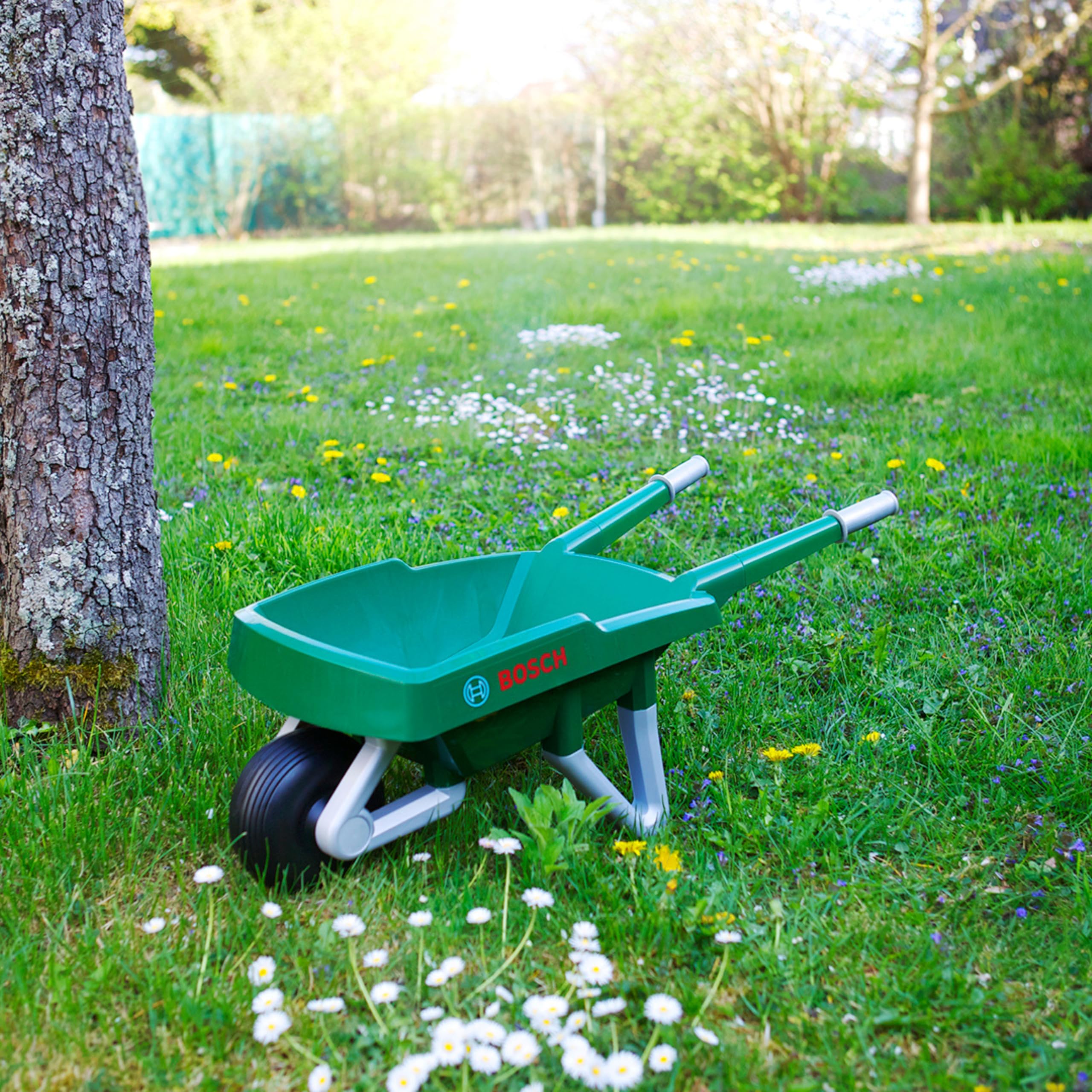 Theo Klein 2715 Bosch Carriola da Giardino, Robusta carriola per piccoli giardinieri, Ottimo come giocattolo da giardino e per attività all'aperto, Anti-UV, Giocattolo per bambini dai 18 mesi in su