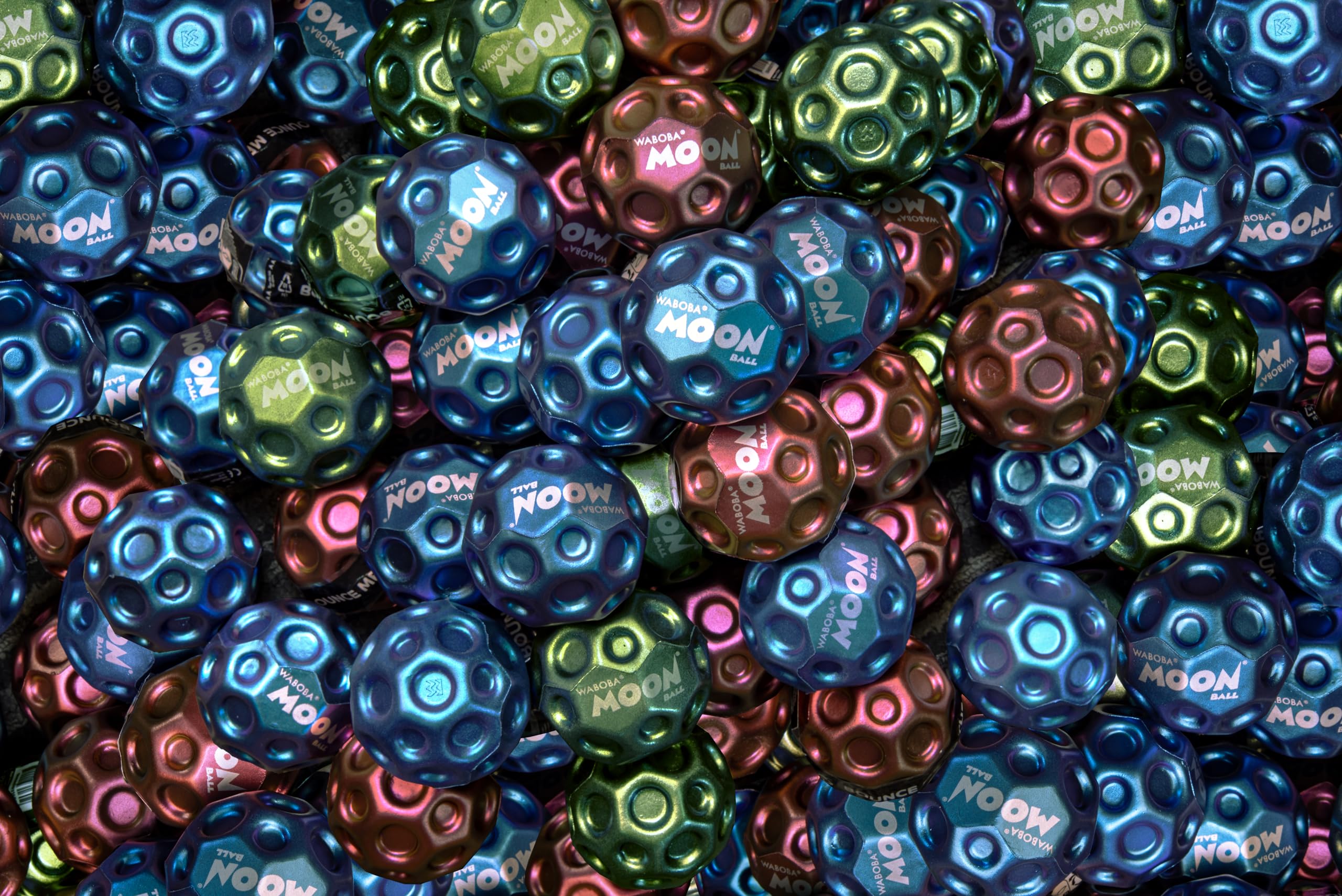 Waboba Metallic Moon Ball – Extrem Springender Ball mit schillerndem, farbwechselndem Metallic-Finish – Superhoher Sprung für drinnen & draußen – Spielball für Kinder, Jugendliche & Erwachsene - 5