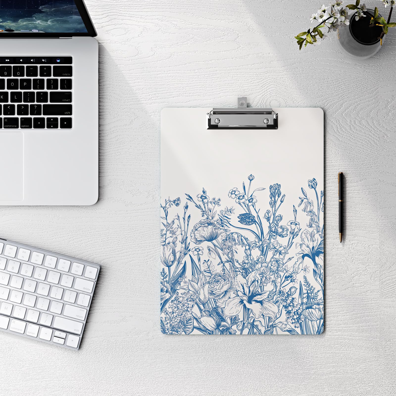 Portablocco decorativo in legno, formato A4, formato lettera, per aula e ufficio, dimensioni standard 22,9 x 31,8 cm, con clip in metallo a basso profilo, fiore blu