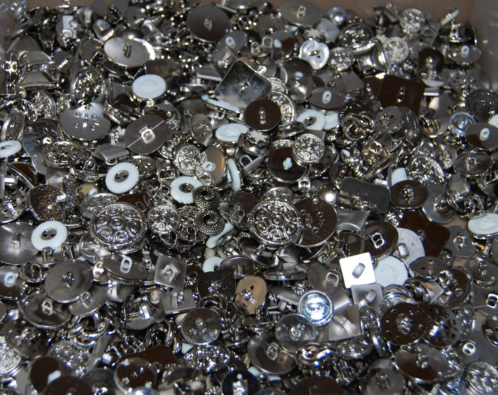 Celloexpress Multicolor Pack Of 250G Shiny Silver - Mixed Sizes Of Shiny Silver Buttons For Sewing And Crafting