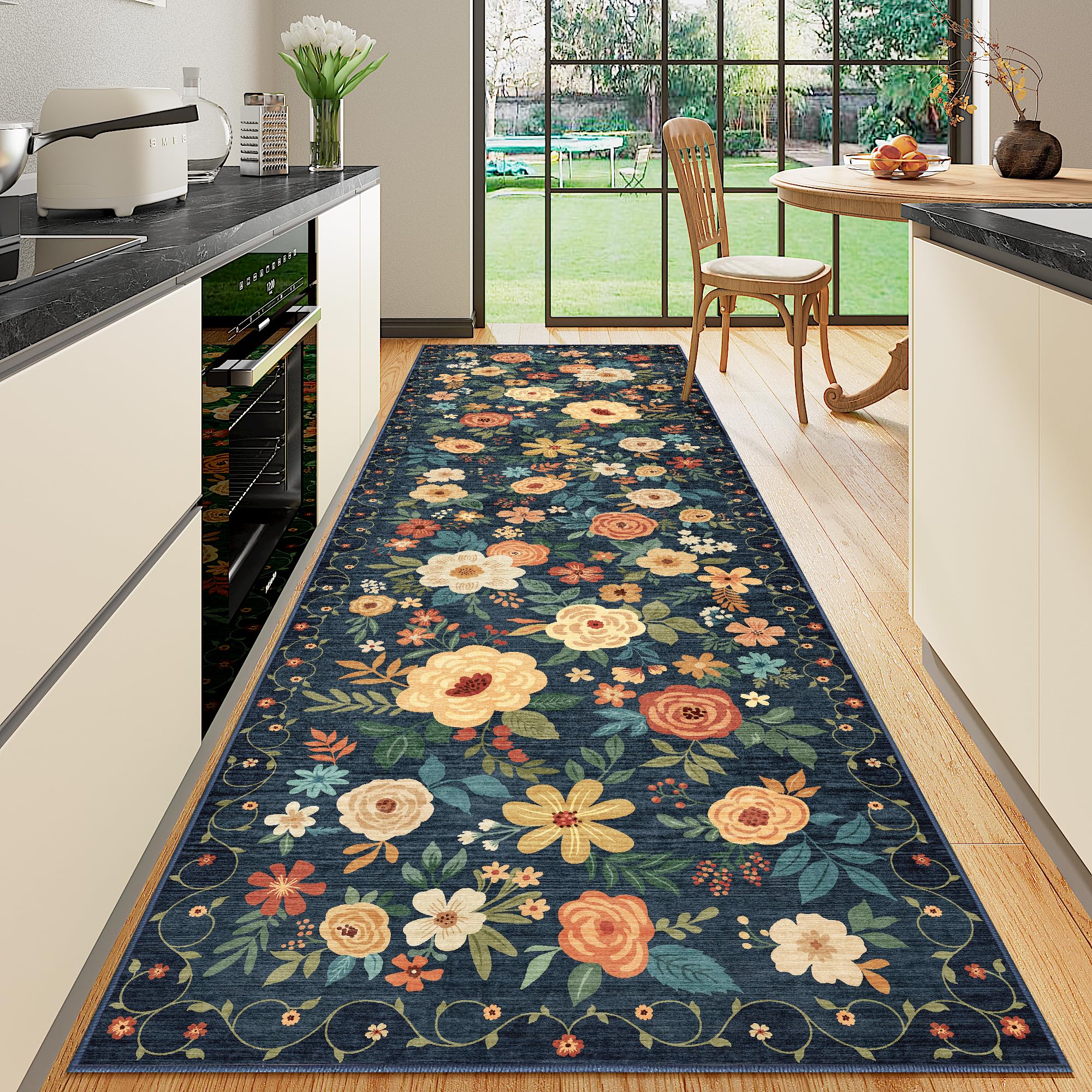 Tapis de couloir bleu floral pour une cuisine et une entrée style bohème