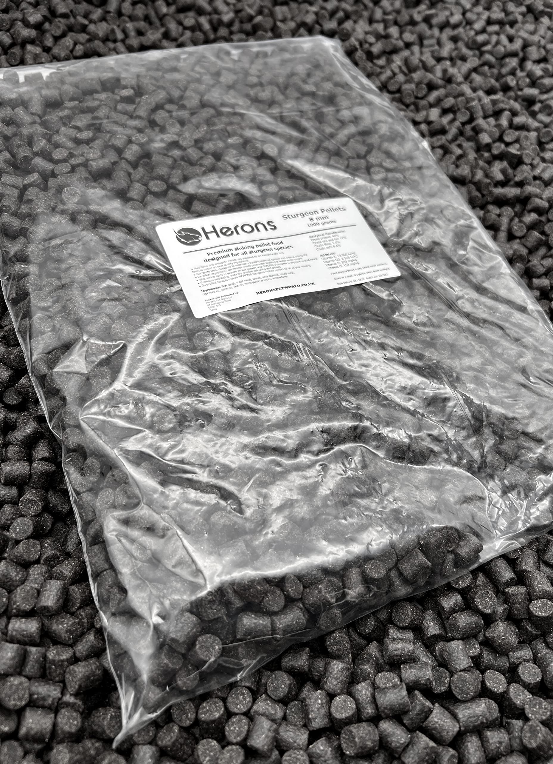 HERONS - Premium Sturgeon Pellets, 8mm Premium Fish Food, For all Sturgeon Species, Sterlets, Improves Growth and Enhances Immune System, High Protein, Sinking Pellets - 1Kg