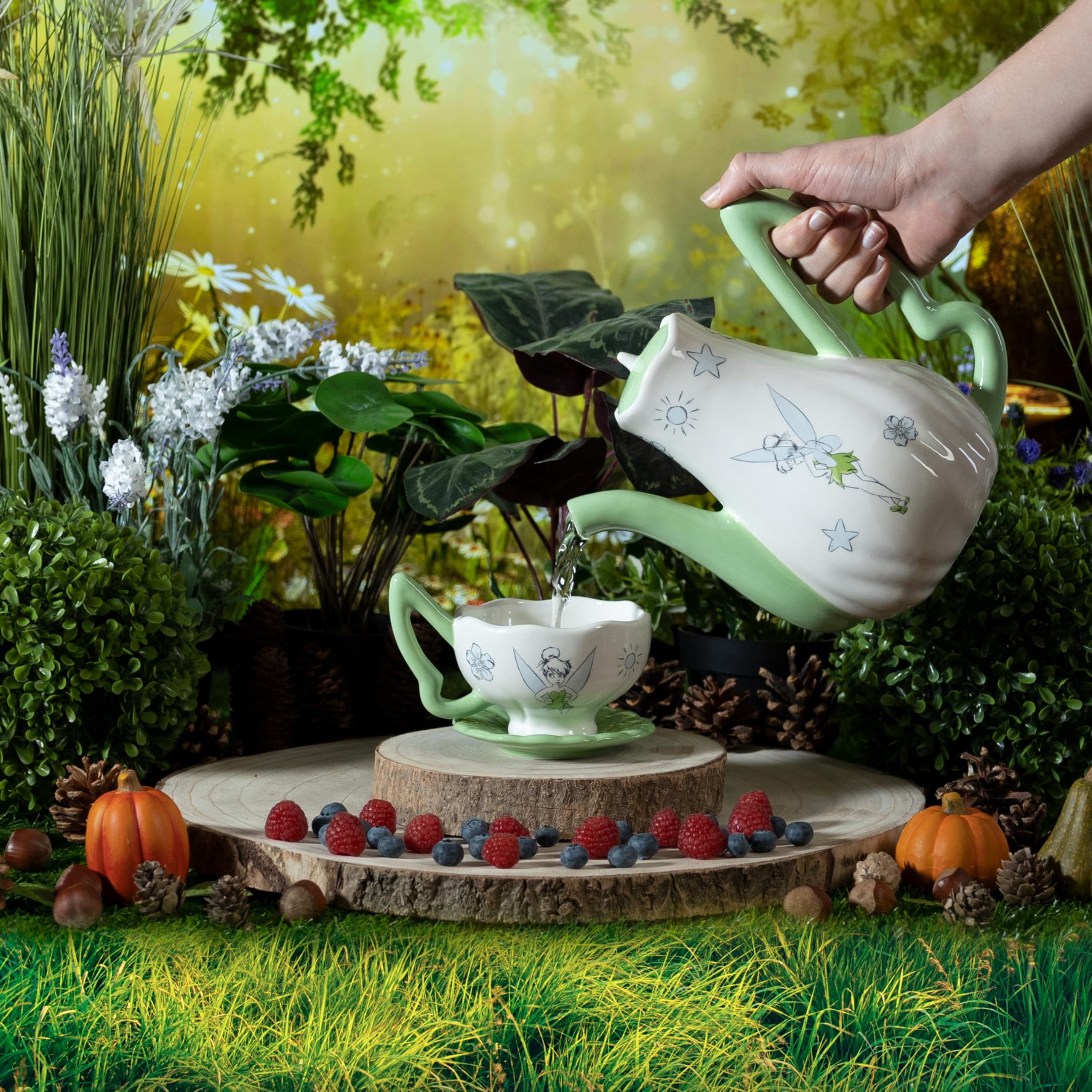 ABYstyle DISNEY - Tetera con tazas de campana