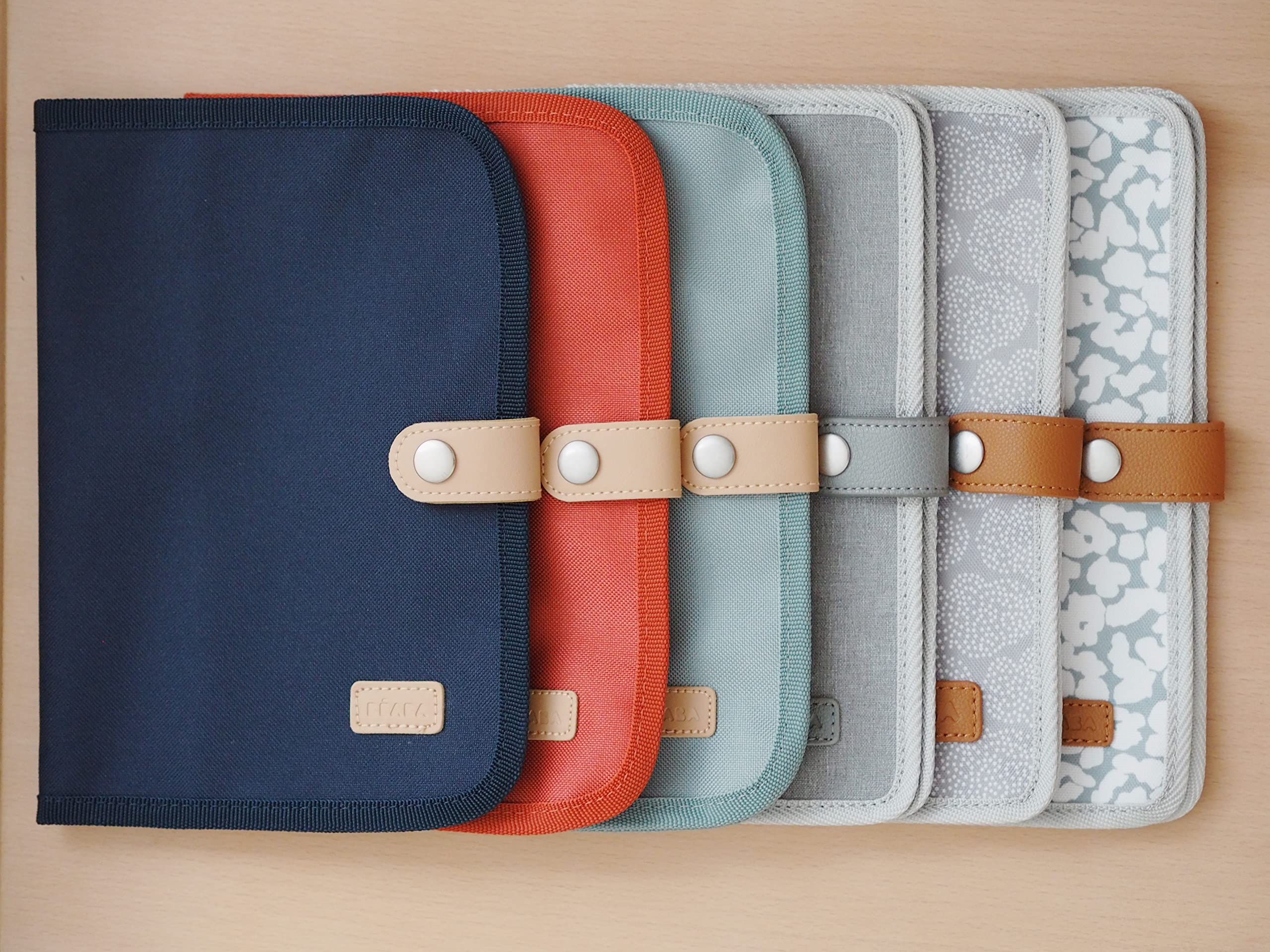BÉABA, Protège Carnet de Santé, Genève, 2 Poches Intérieures, Bouton Pression, Tissu Imperméable, Bleu marine - 5