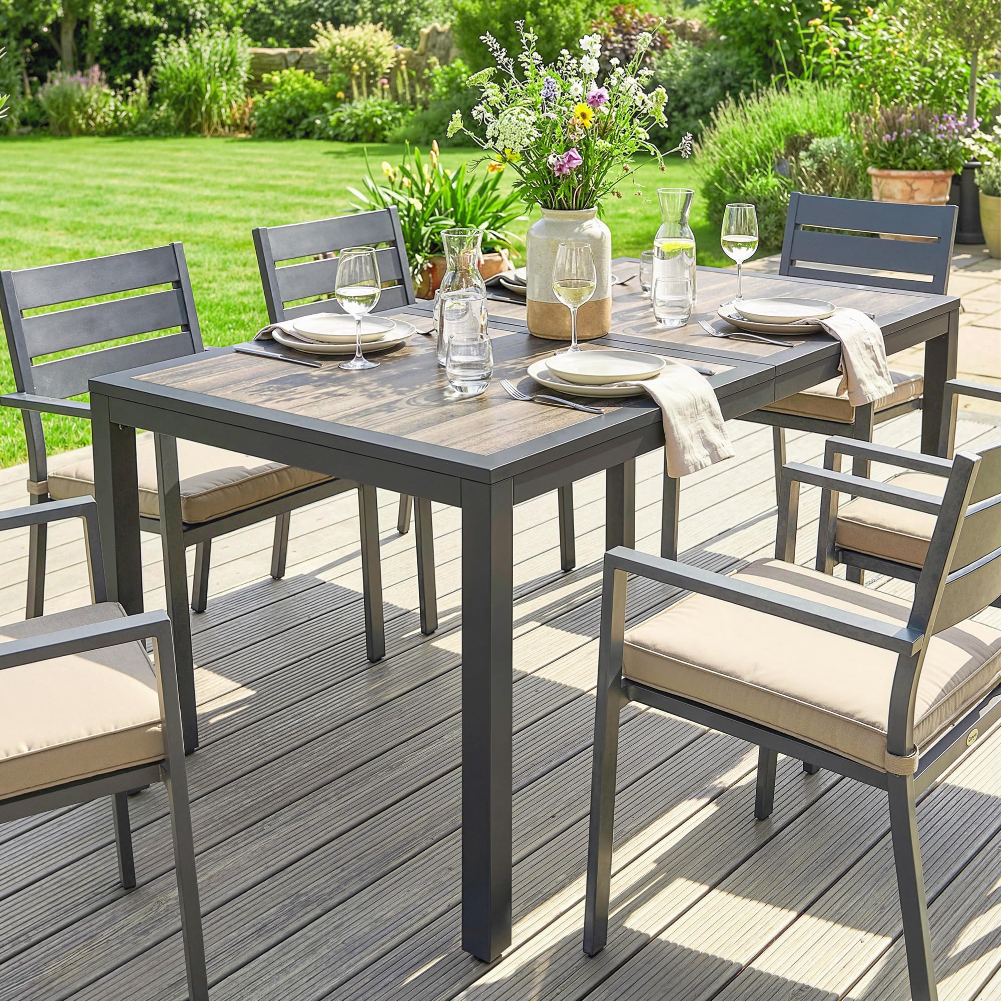 Outsunny Tavolo Giardino Rettangolare Acciaio 140x80x72cm Grigio Scuro | Per 4-6 persone, tavolo da pranzo outdoor, piano effetto legno, ideale per patio, balcone, portico