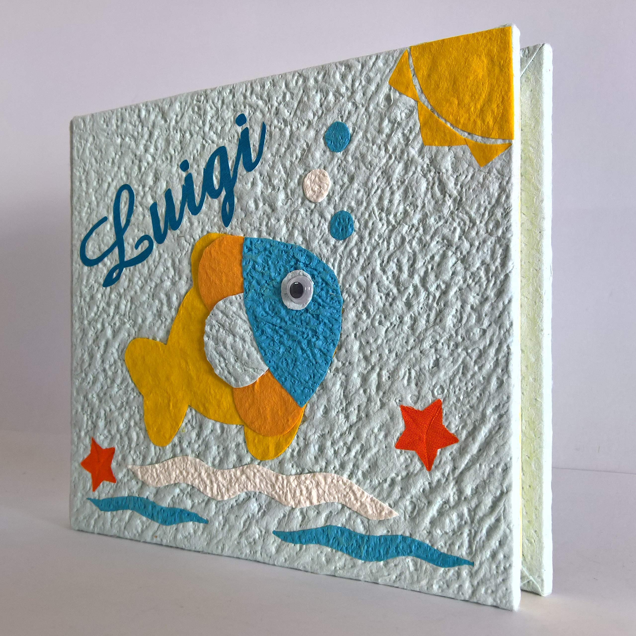 Album fotografico artigianale pesciolino e sole in carta luna con nome intagliato in tela personalizzabile regalo nascita battesimo compleanno vacanze estate MADE IN ITALY legnoegrafite