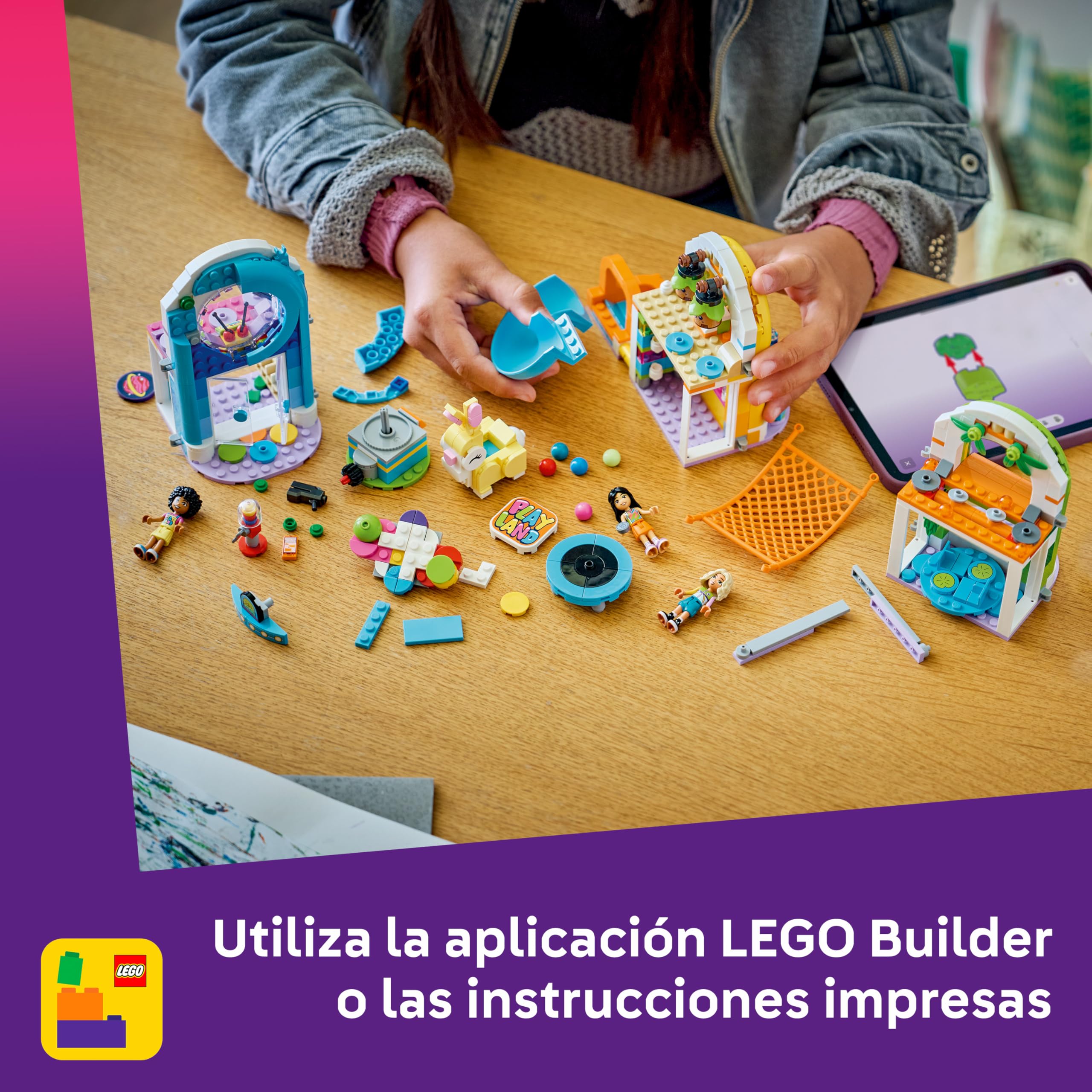 LEGO Friends Parque de Juegos Cubierto - Parque Infantil con Tobogán de Juguete y Piscina de Bolas - Cafetería de Juguete y 3 Mini Muñecas - Regalo de Cumpleaños para Niñas de 7+ Años - 42686