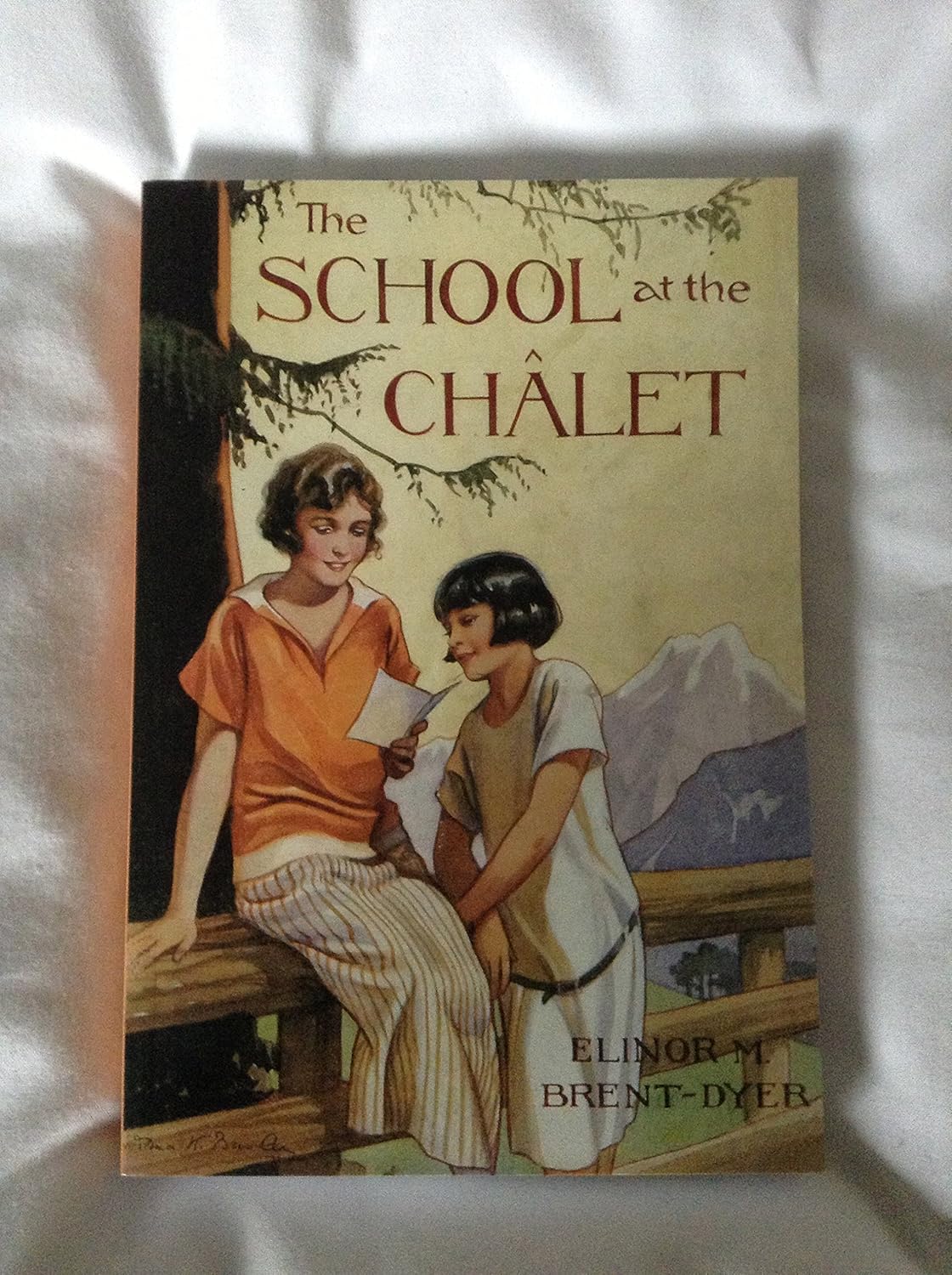 The School at the Chalet (Chalet School) Elinor M. BrentDyer
