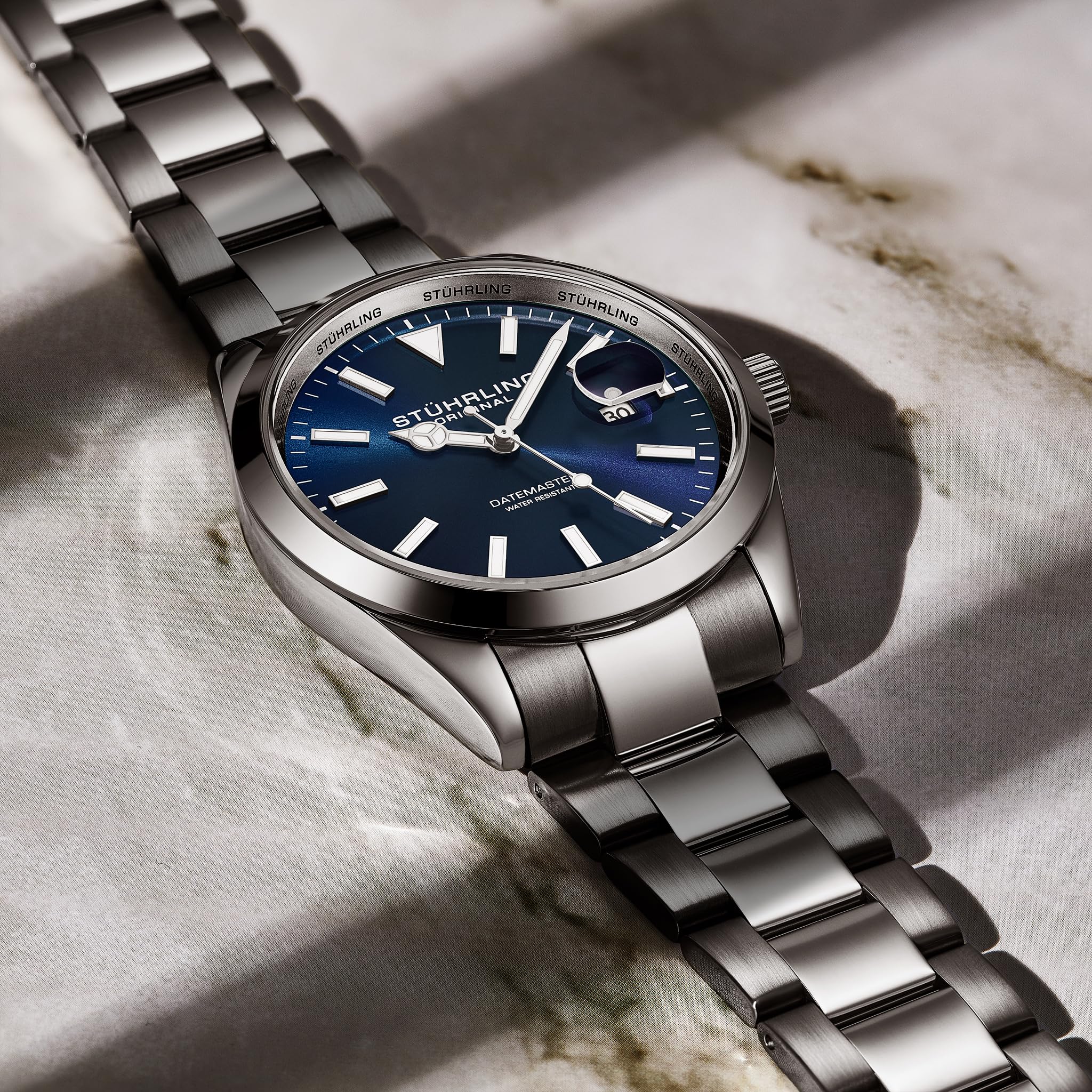 Stuhrling Original Datemaster Quartz Men’s Watch – Japanese Quartz Movement, Stainless Steel Band, Sunray Dial, Luminous Hands, Date Window, 100M Water Resistant